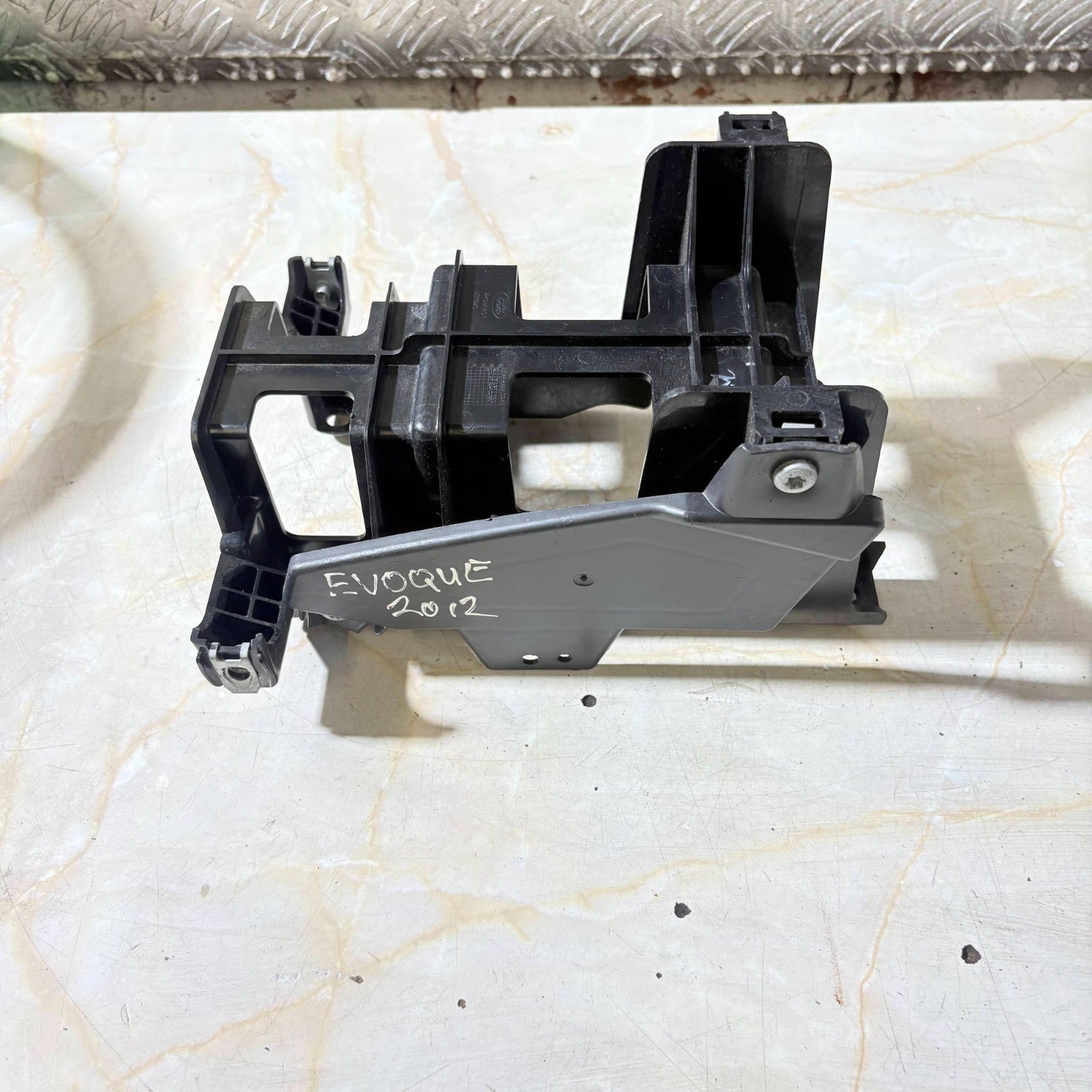 2011-2018 Range Rover Evoque L538 Centre Console Mount Bracket BJ32-048B38-AA