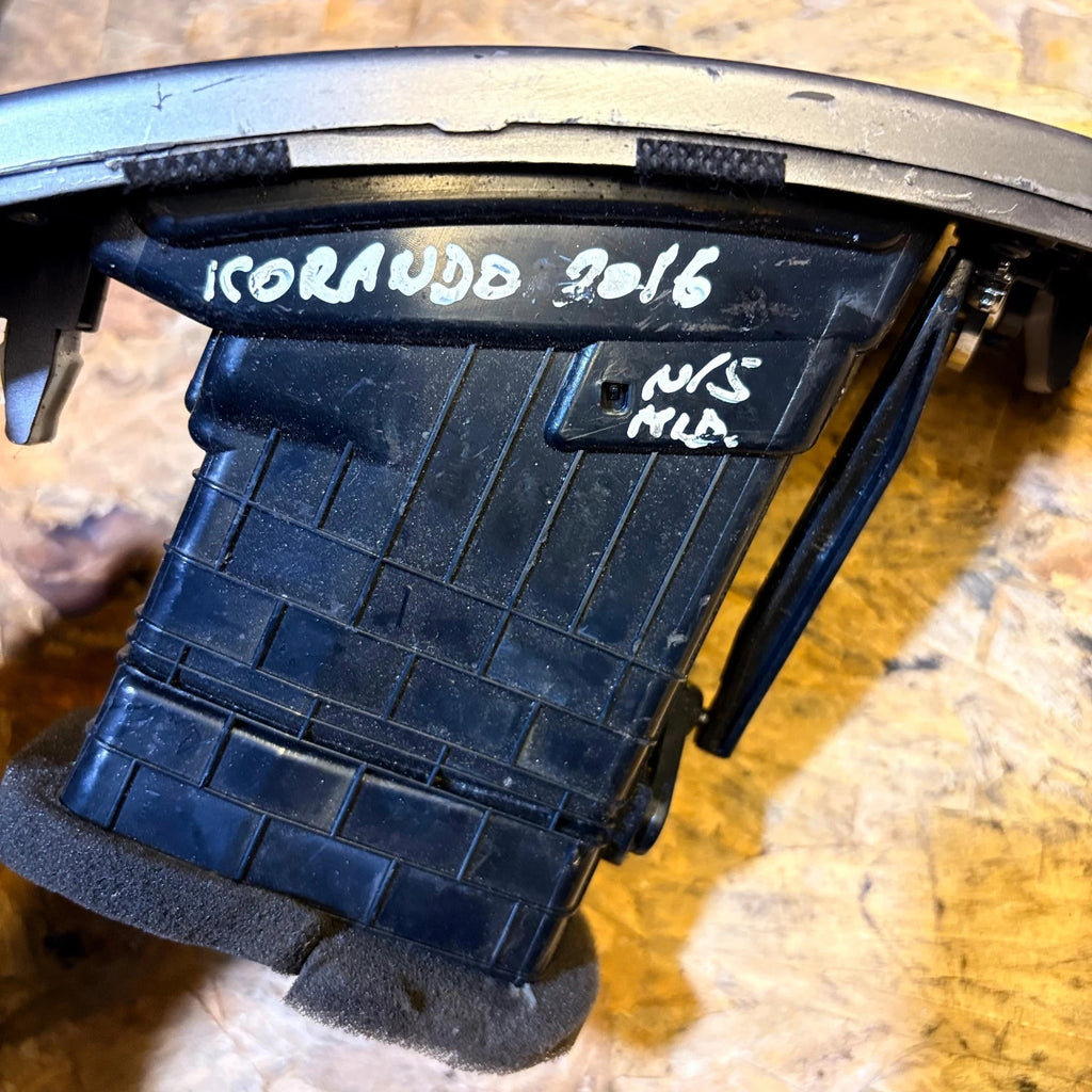 Ssangyong Korando MK3 2010 - 2016 N/S Passenger Front Centre Air Vent 6961M34400