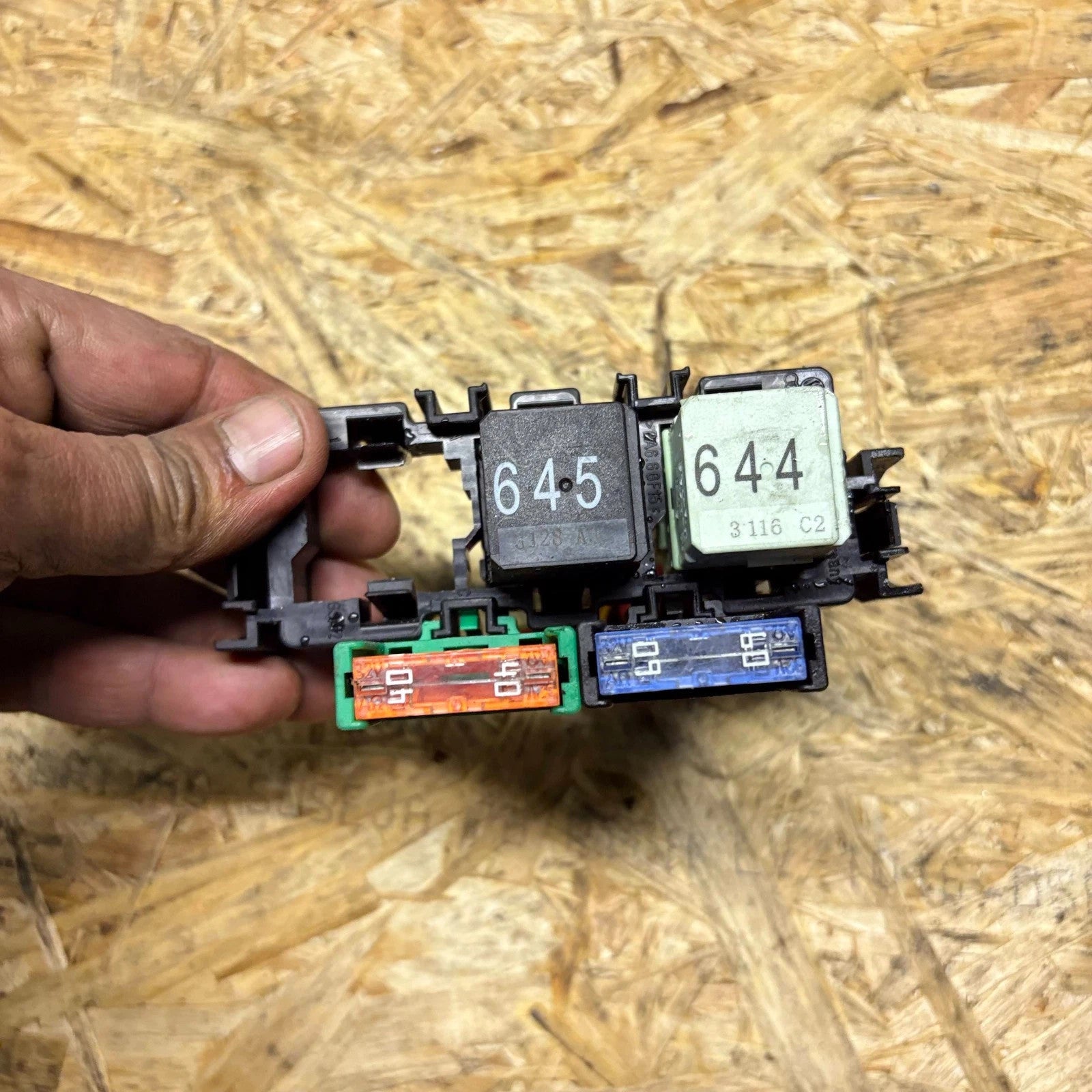 AUDI A4 FUSE RELAY BOX 2008 - 2014