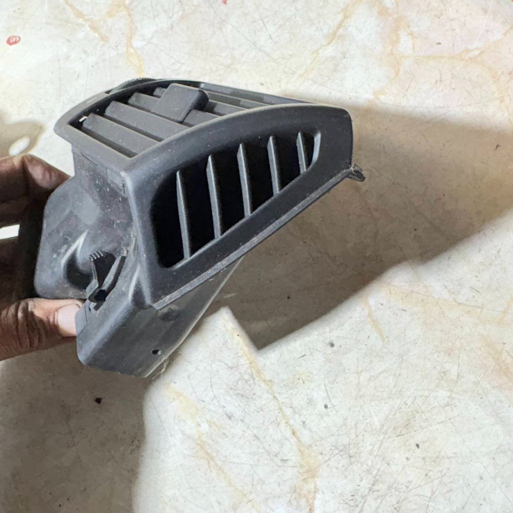 6422836189 LEFT PASSENGER SIDE VENT BMW 3 SERIES 320D