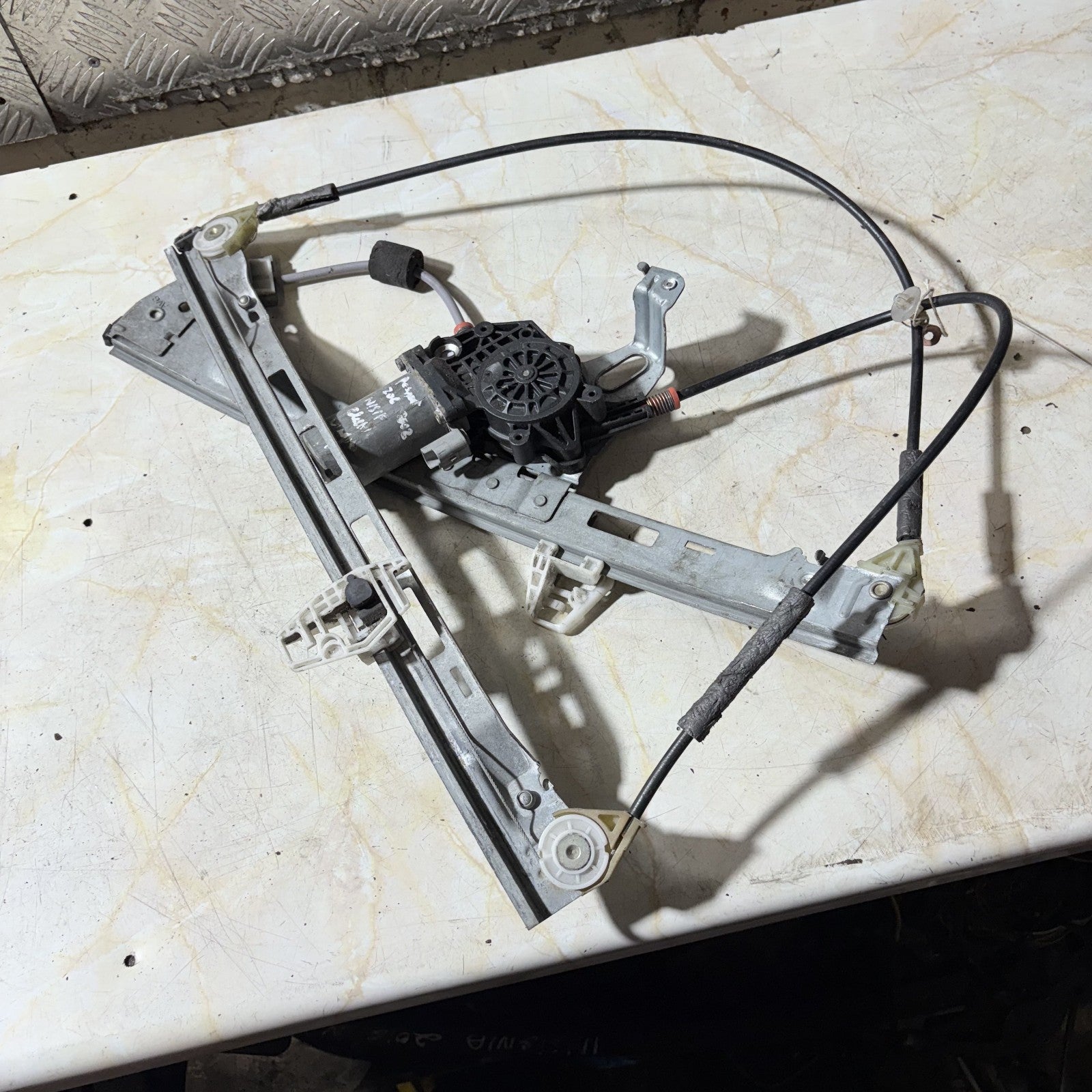 Peugeot 206 2003 Passenger Side Left Front Window RegulatorGenuine
