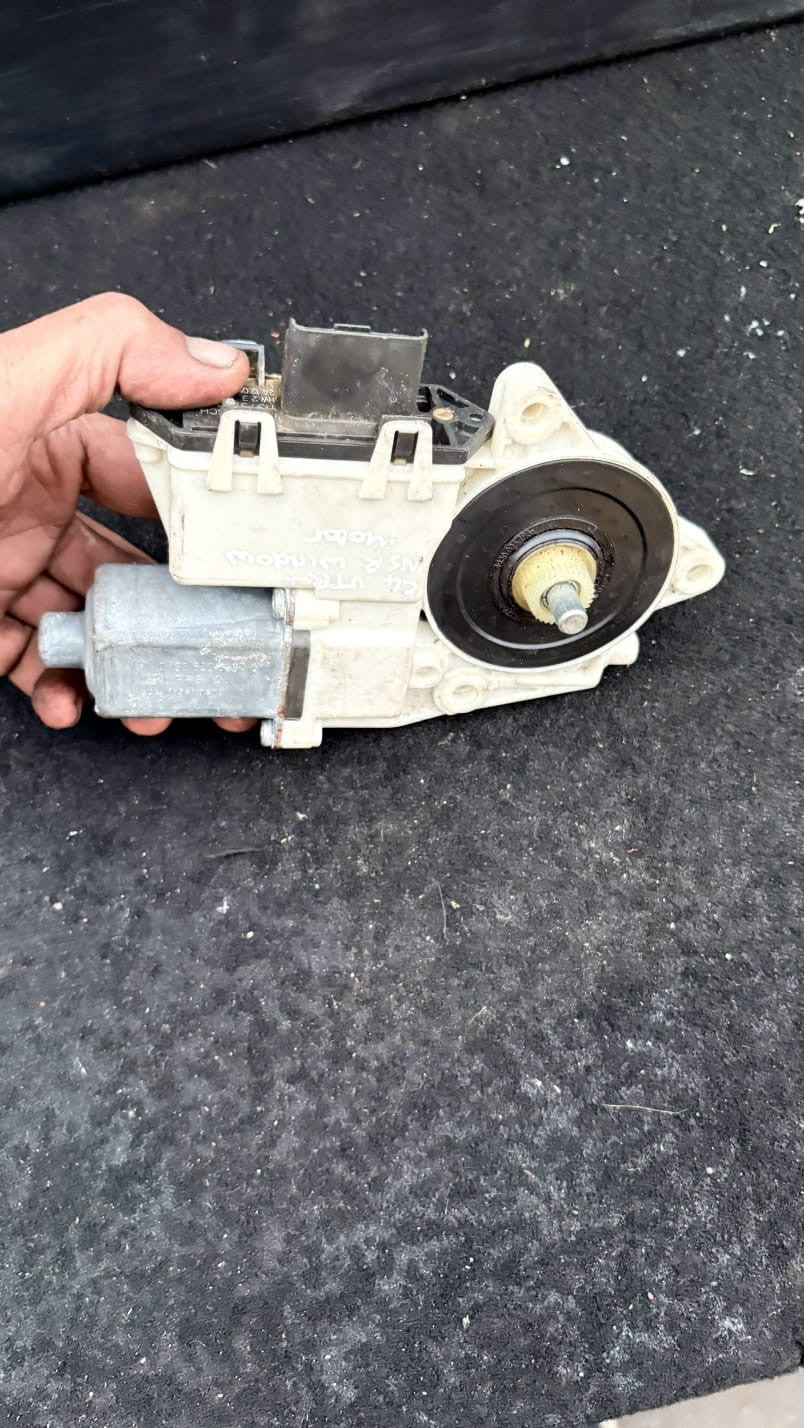 D3447 CITROEN WINDOW MOTOR 0130822239