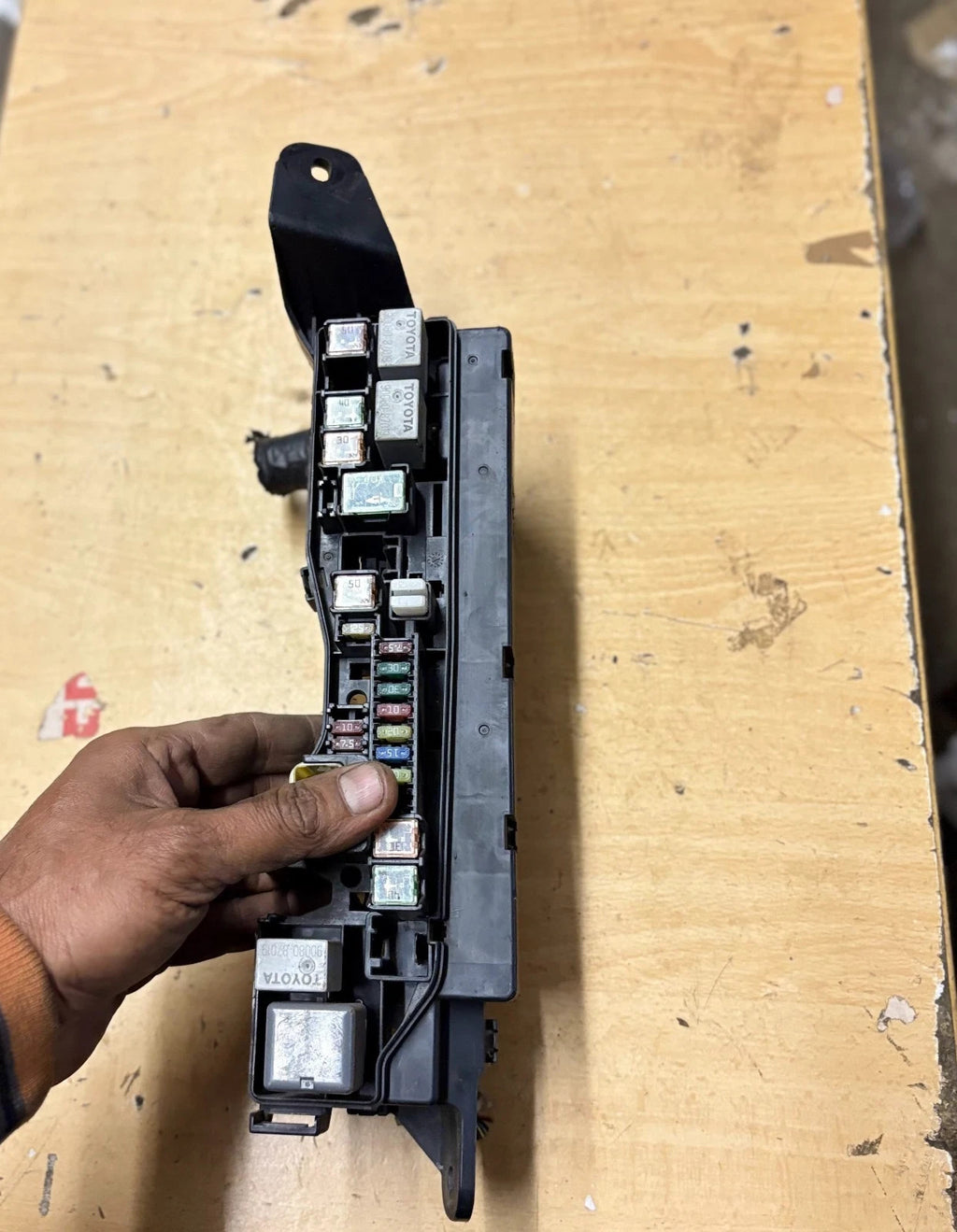 Toyota Avensis Mk2 T25 Under Bonnet Engine Bay Fuse Box 1.8 Petrol 03-09