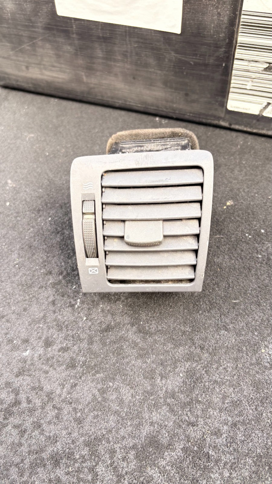 KIA SORENTO MK1 HEATER DASHBOARD AIR VENT PASSENGER FRONT SIDE 97480-3E000 2005