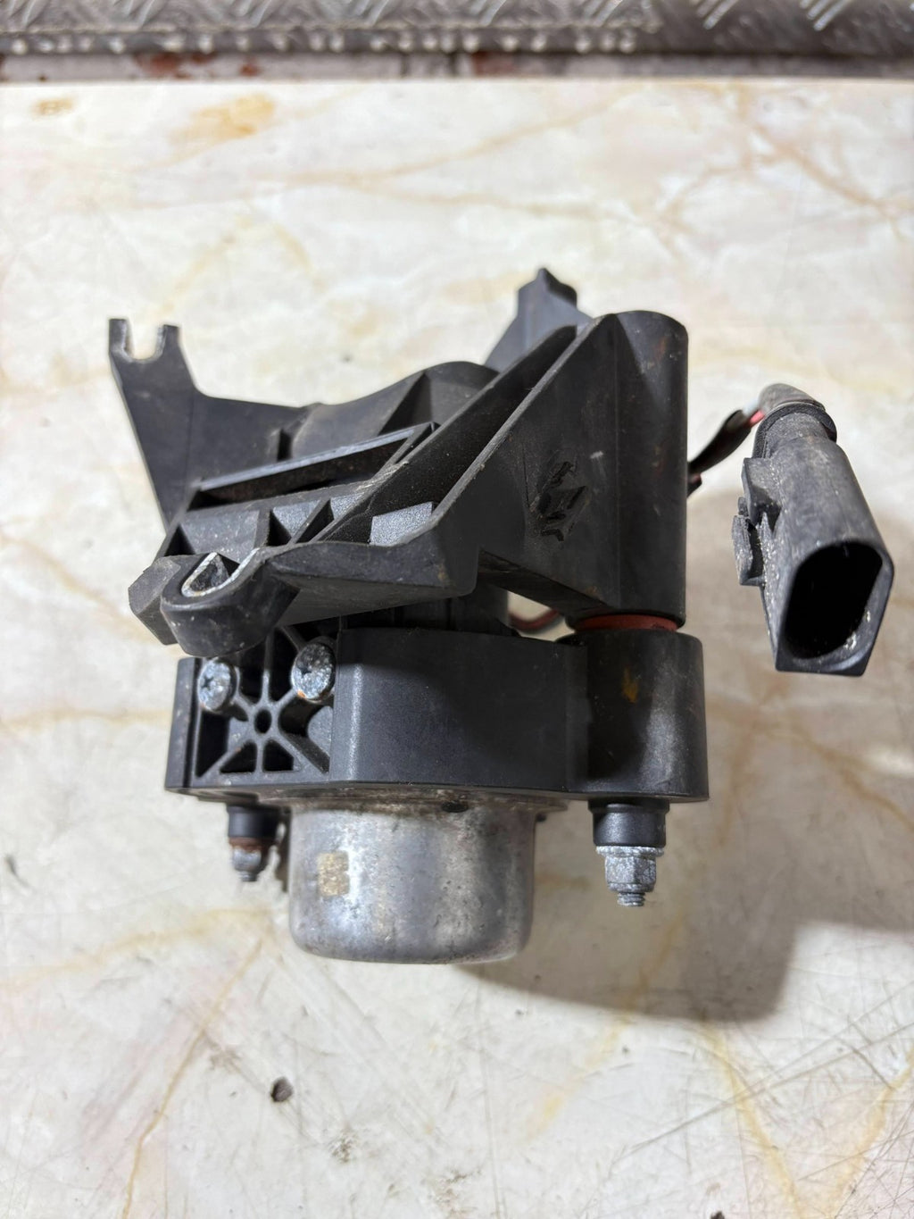 MERCEDES SLK 2000 230 R170 BRAKE BOOSTER VACUUM PUMP A1704300032