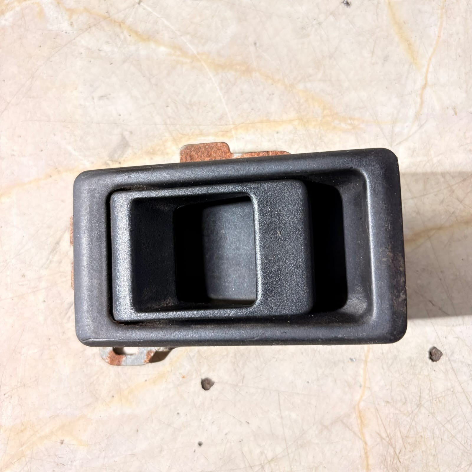 Freelander Interior Driver Front Door Release catchhandle Surround Defender 2005