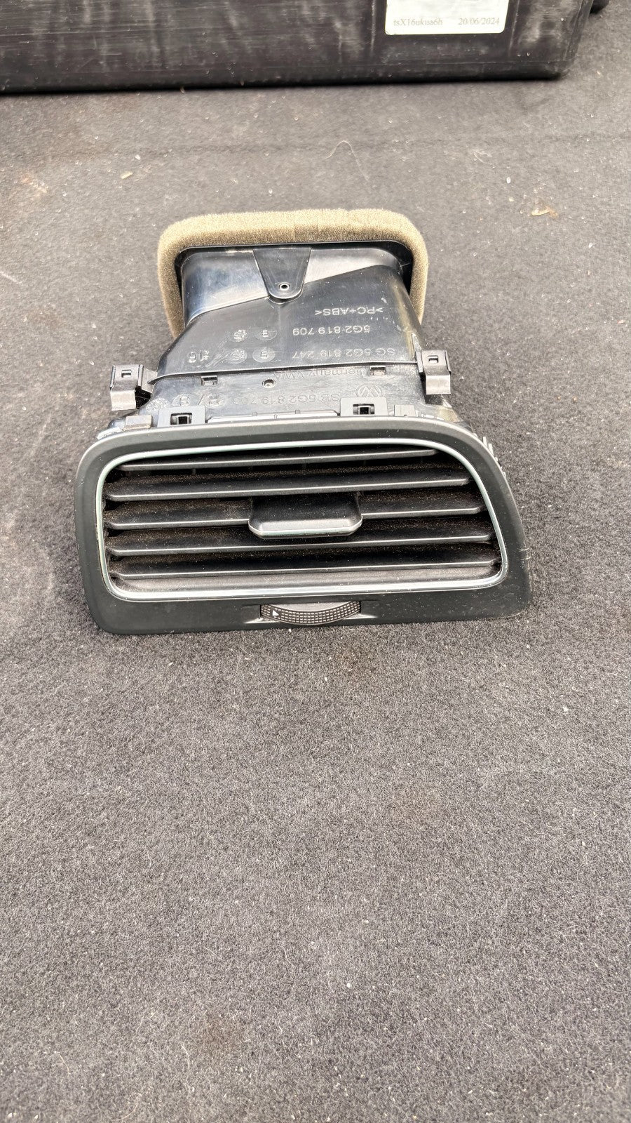 VOLKSWAGEN GOLF 2012-2019 DASH AIR VENT PASSENGER FRONT LEFT SIDE 5G2819247B