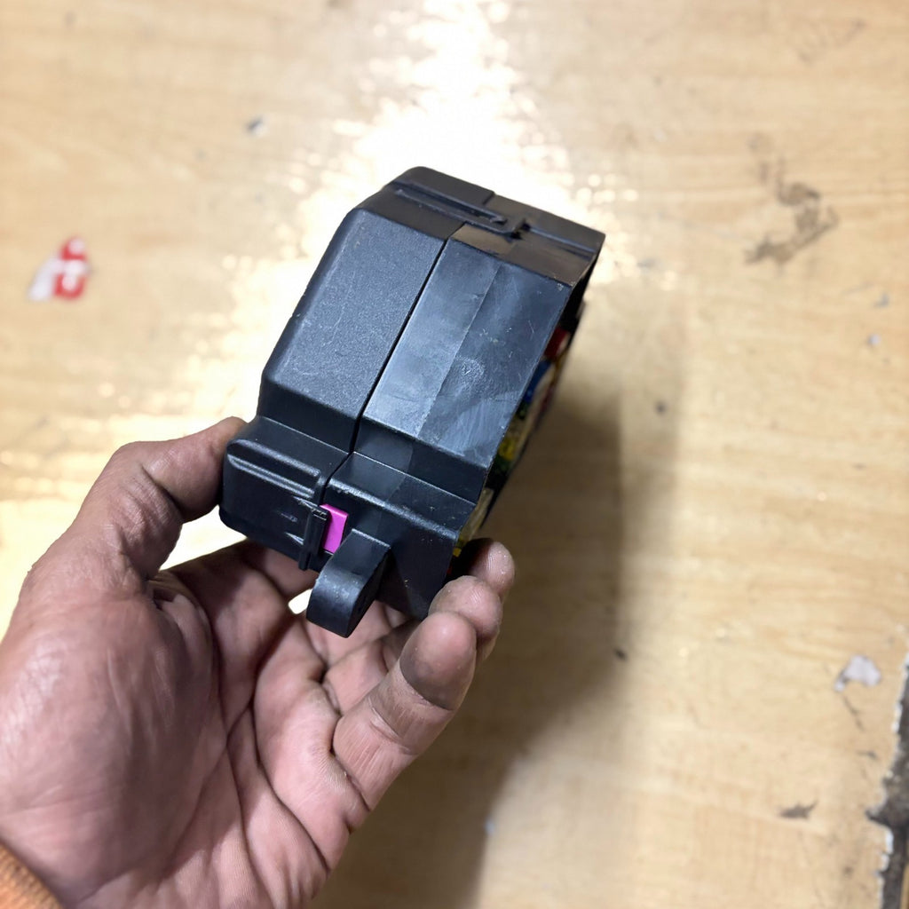 VW Golf Fuse Box Control Unit Relay Power Distribution Module 2009