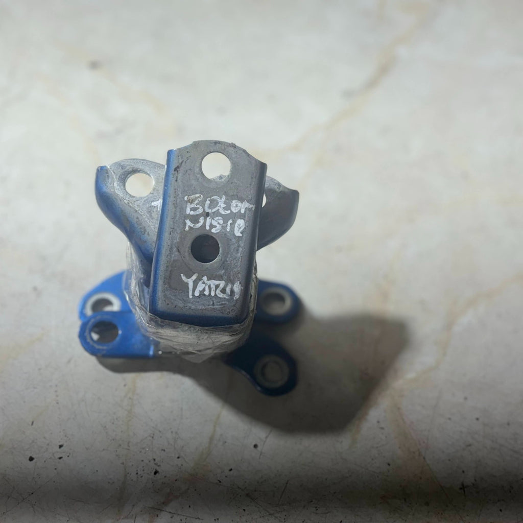 TOYOTA YARIS 2011-2019 PASSENGER REAR LEFT PAIR OF DOOR HINGES