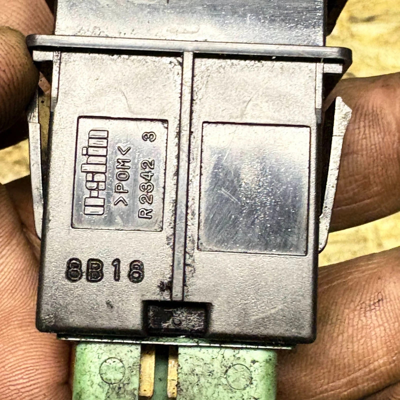Suzuki Swift Mk2 2005-2010 Fog Light Switch Dashboard Button R2342