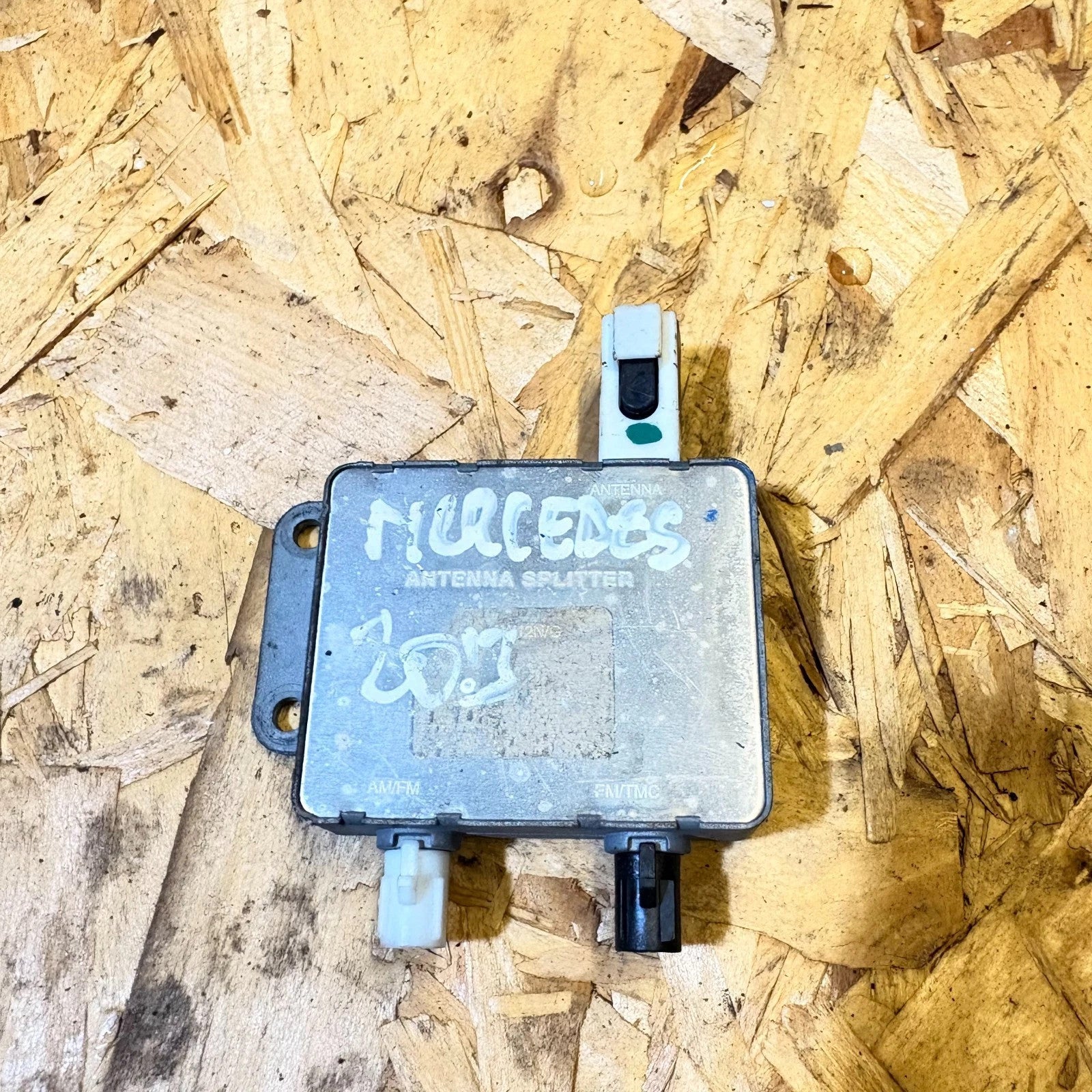 MERCEDES C CLASS W204 AM/FM FM/TMC ANTENNA SPLITTER 059339 2013
