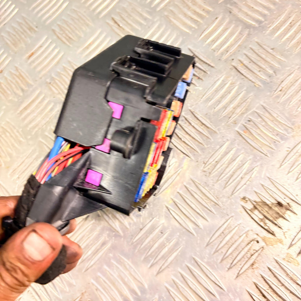 8D1941824 VW Beetle 1C 2006-2010 Engine Fuse Box