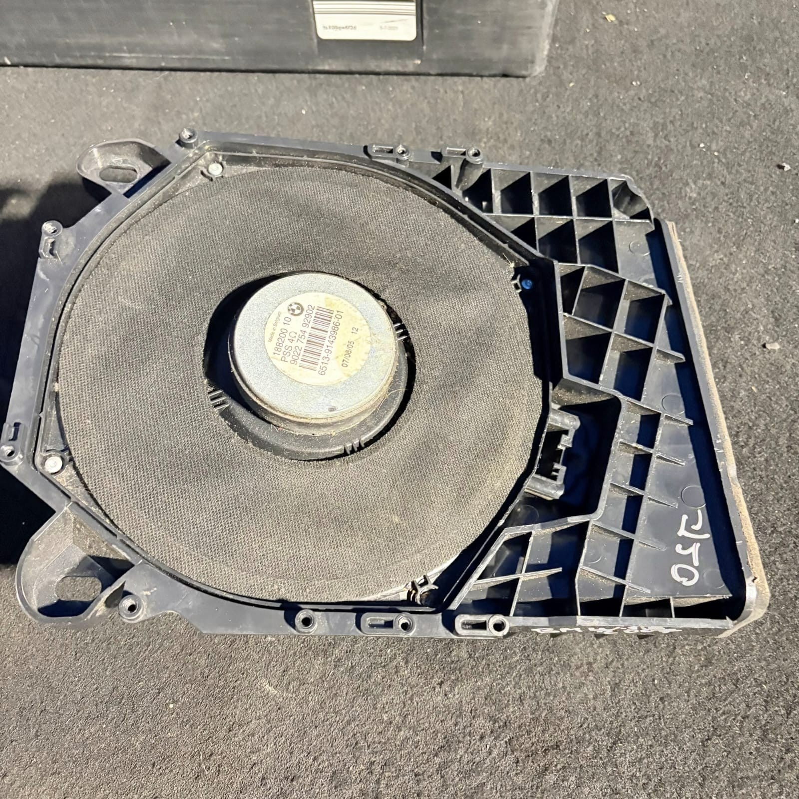 BMW 3 E90/E91 E9x Right Underseat Subwoofer Speaker 4Ω 65139143986 up to 03/2009