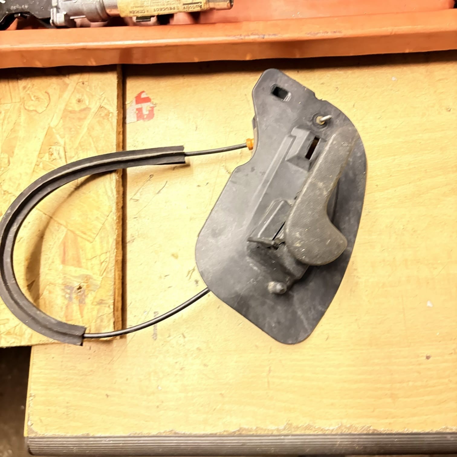DRIVER FRONT DOOR INTERIOR HANDLE FOR VUAXHALL COMBO 2002-2012 13104264