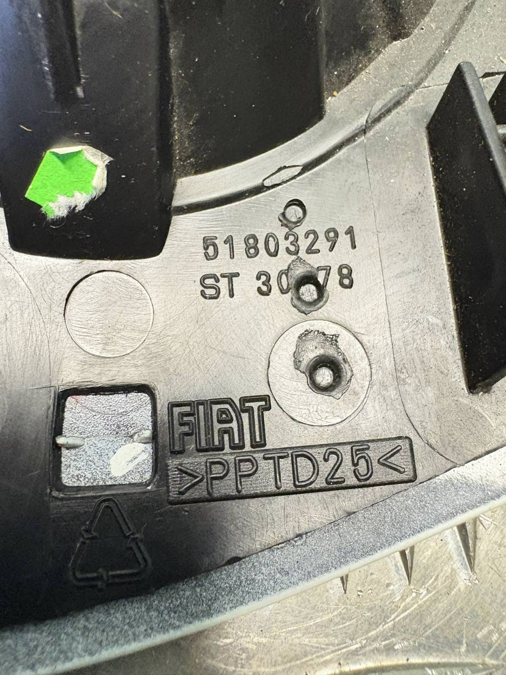 Fiat 500 2007-2015 RHD Driver Right Front Dash Air Vent Trim 51803291