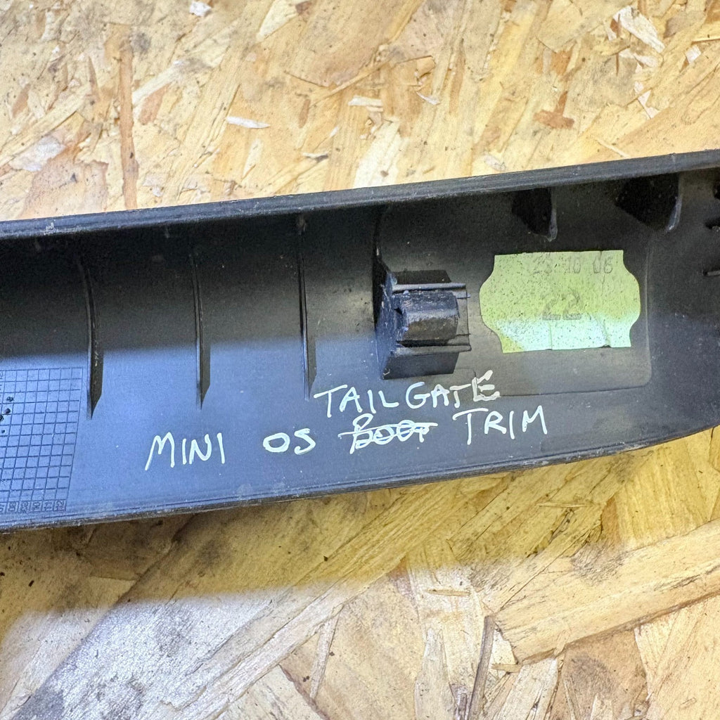 BMW Mini One, Cooper S Rear Right Side Tailgate Trim