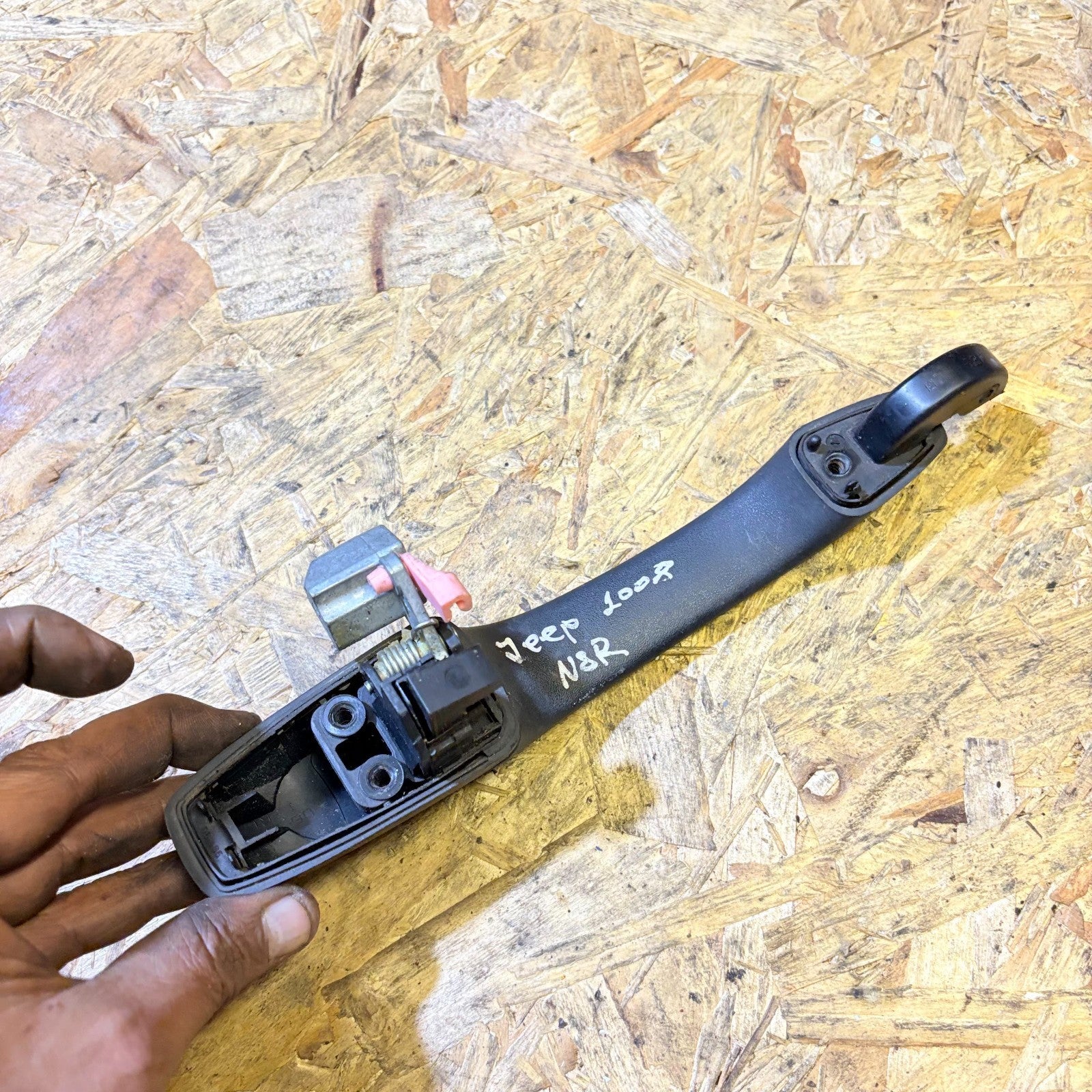JEEP GRAND CHEROKEE EXTERIOR DOOR HANDLE REAR LEFT SIDE 2008