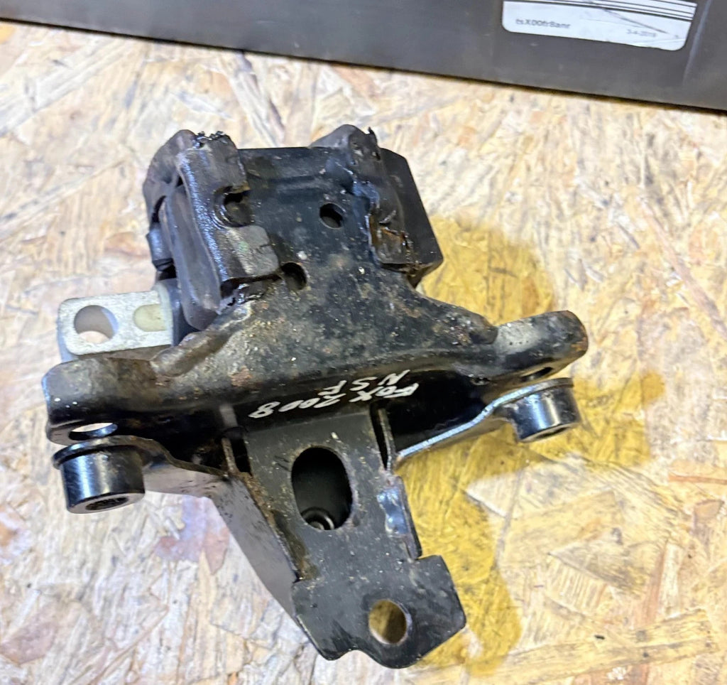 VOLKSWAGEN FOX 2008 PASSENGER LEFT FRONT ENGINE MOUNT