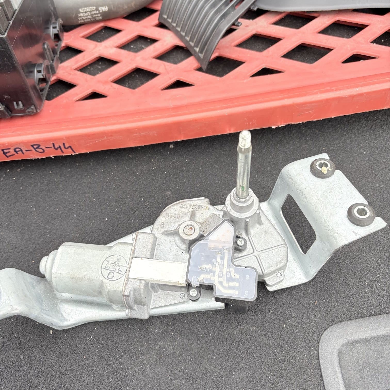 BMW 2019-2024 118i F40 REAR WINDSCREEN WIPER MOTOR 7258532