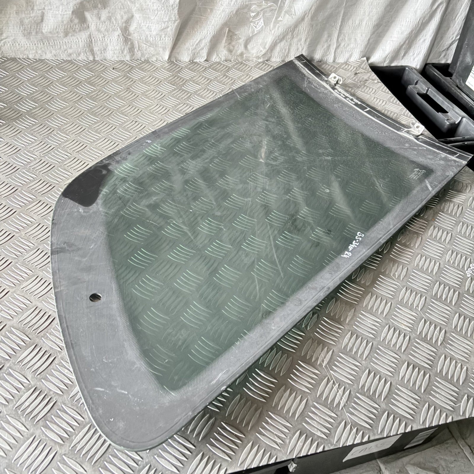SEAT ALHAMBRA REAR LEFT PASSENGER SIDE QUARTER GLASS