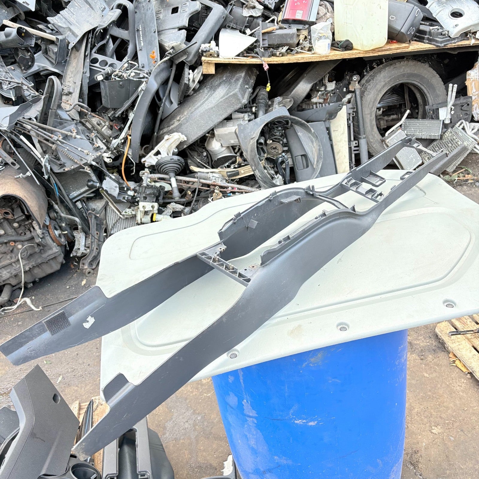 VW Polo Mk4 9N/9N3 Lower Centre Console Base RHD 6Q2864343D (02-05/05-08/09-10)