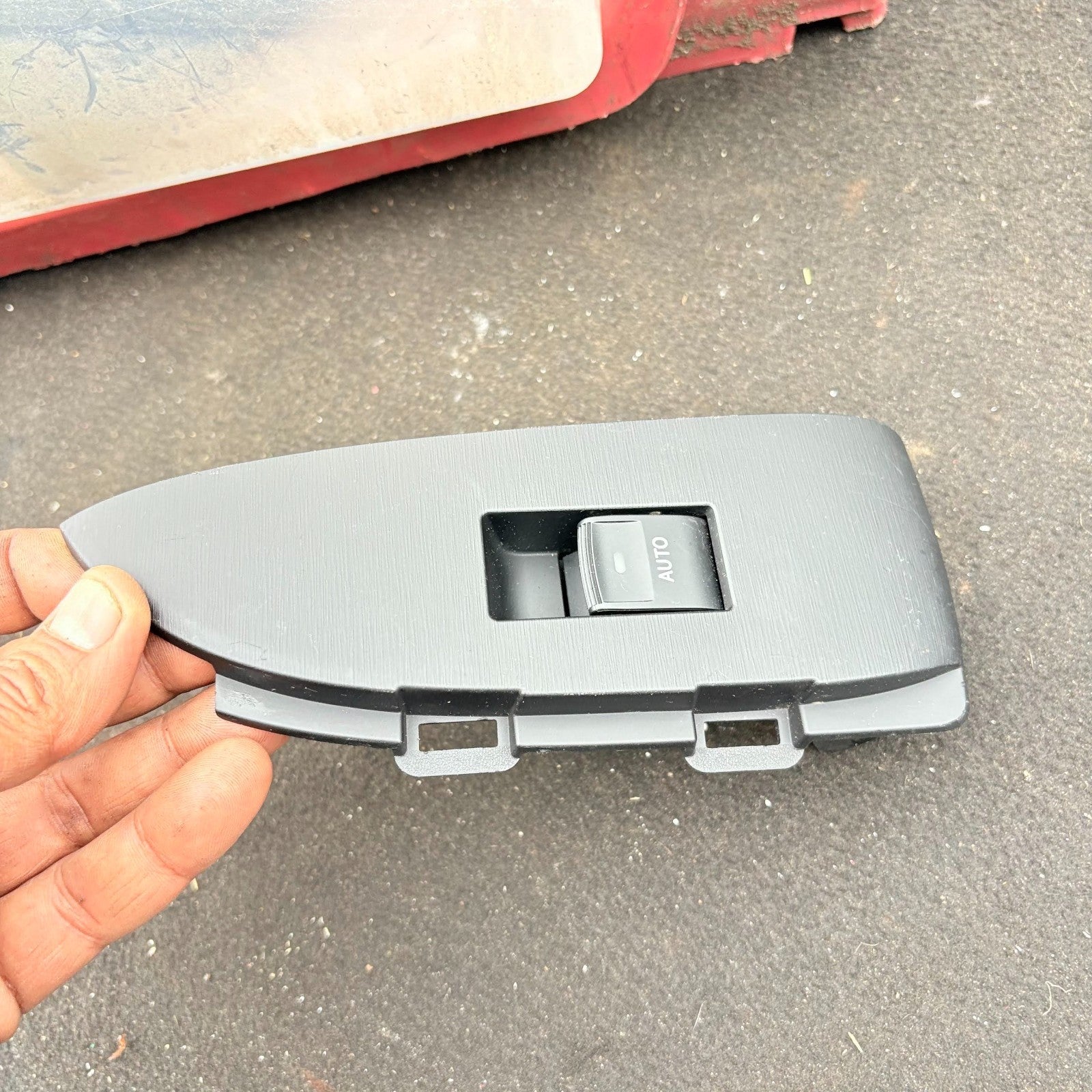 2009-2015 TOYOTA PRIUS 1.8 HYBRID DRIVER SIDE RIGHT REAR WINDOW CONTROL SWITCH