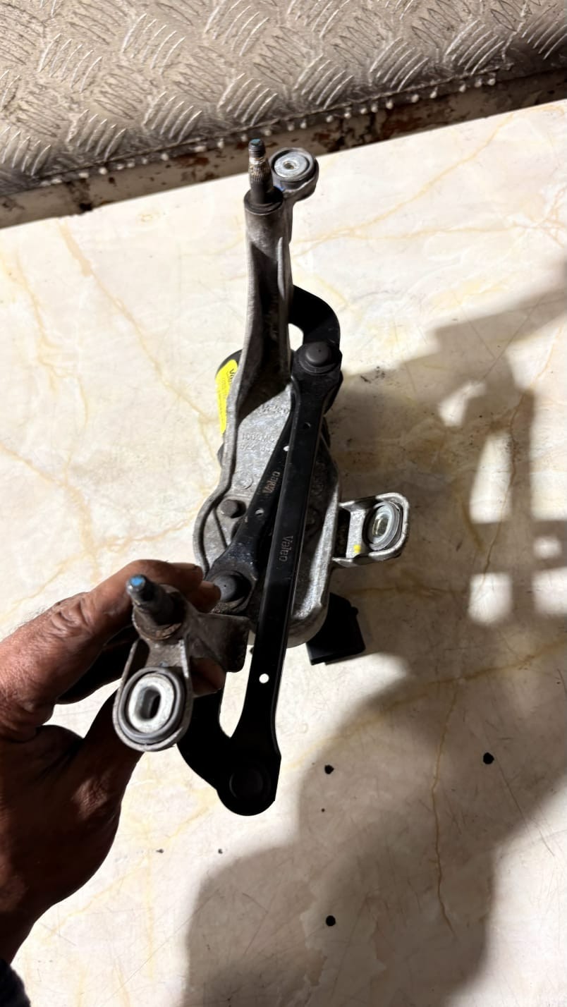 VW FOX FRONT WIPER MOTOR 2009