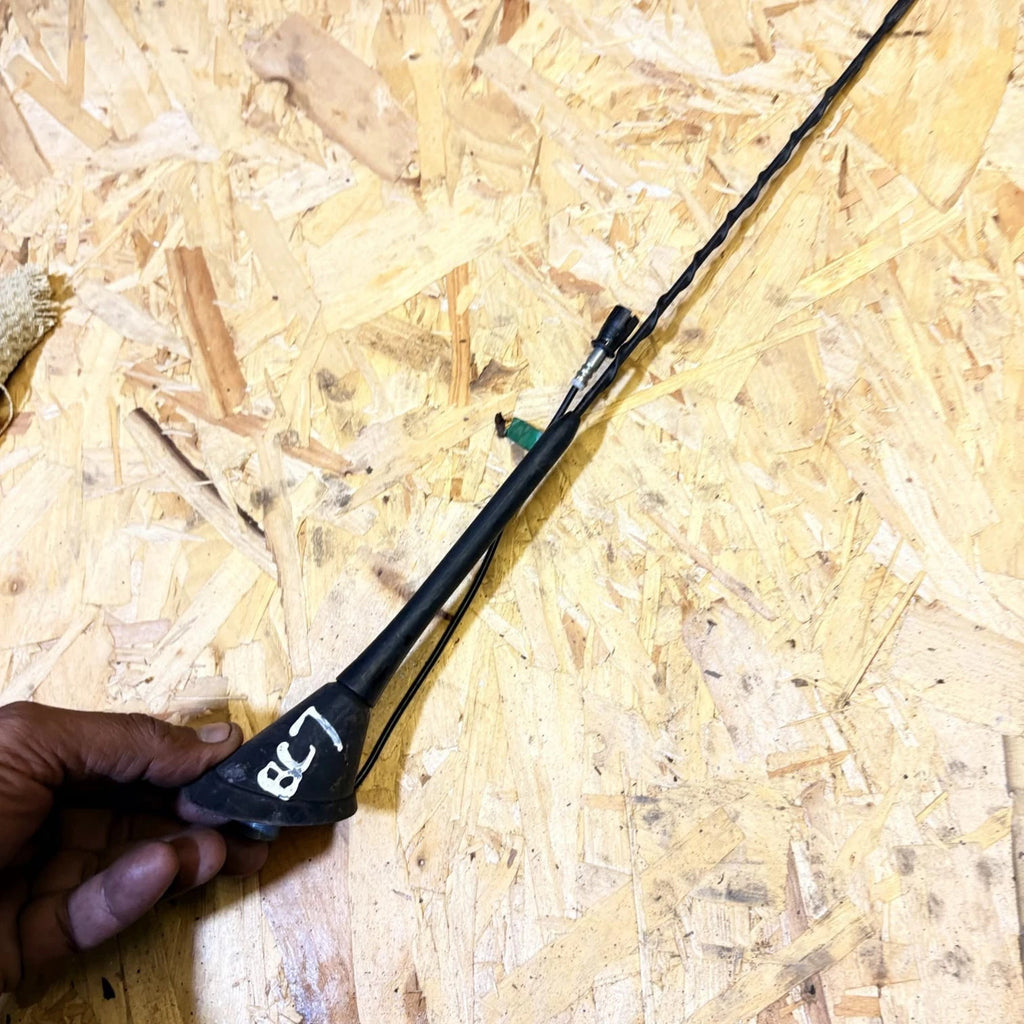 VW PASSAT B5 B5.5 1.8 PETROL ROOF MAST BASE AERIAL ANTENNA 2008