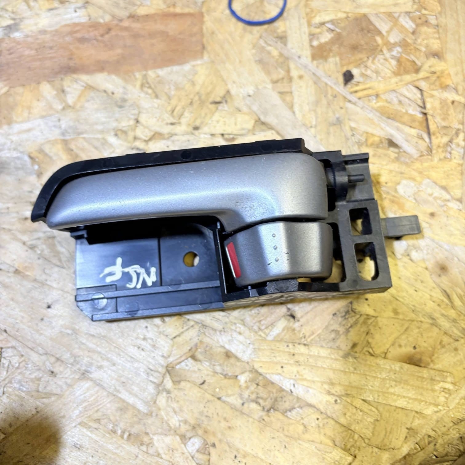 2010 SUZUKI ALTO SZ 5DR PASSENGER FRONT DOOR INNER HANDLE 83110-75J0