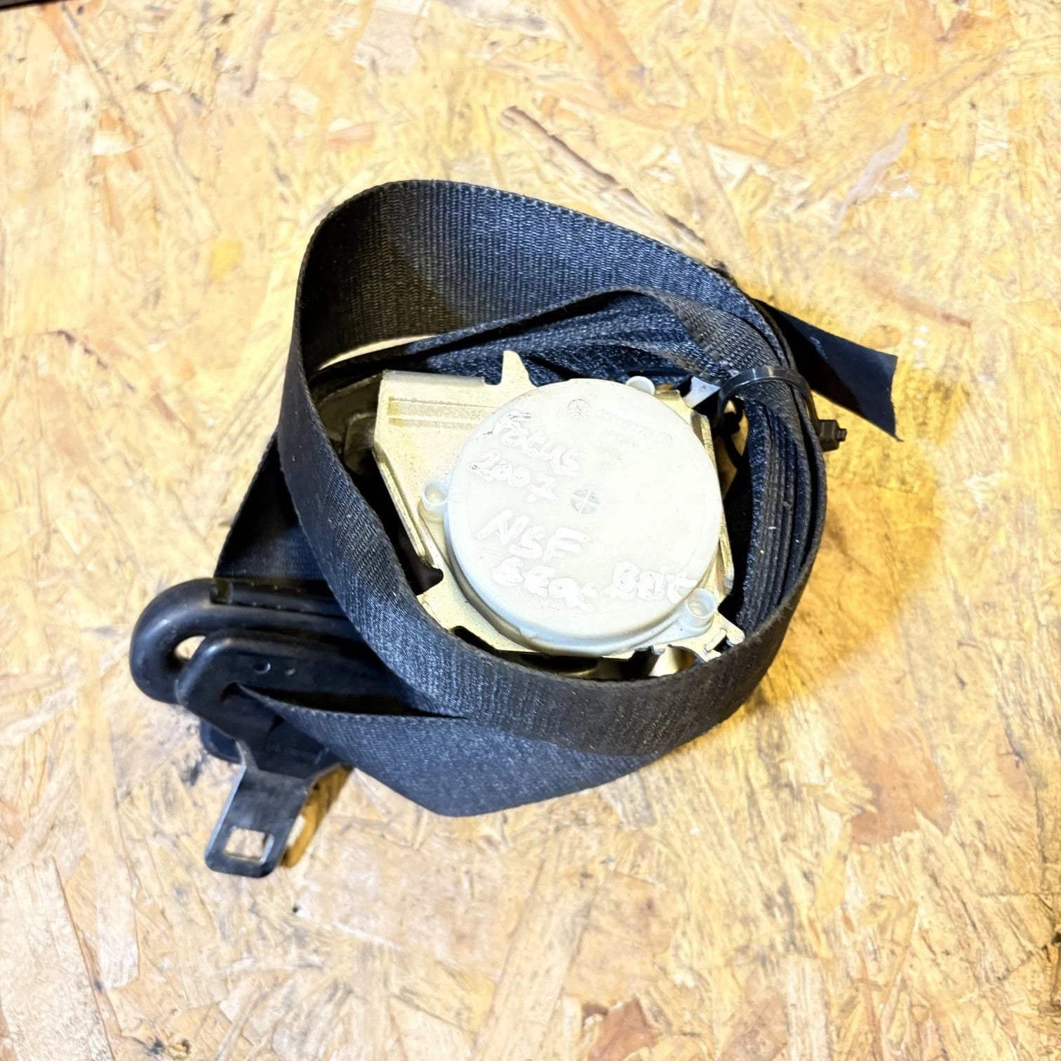 FORD FOCUS MK2 PASSENGER FRONT SEAT BELT 4M51-A61295-AK 2007