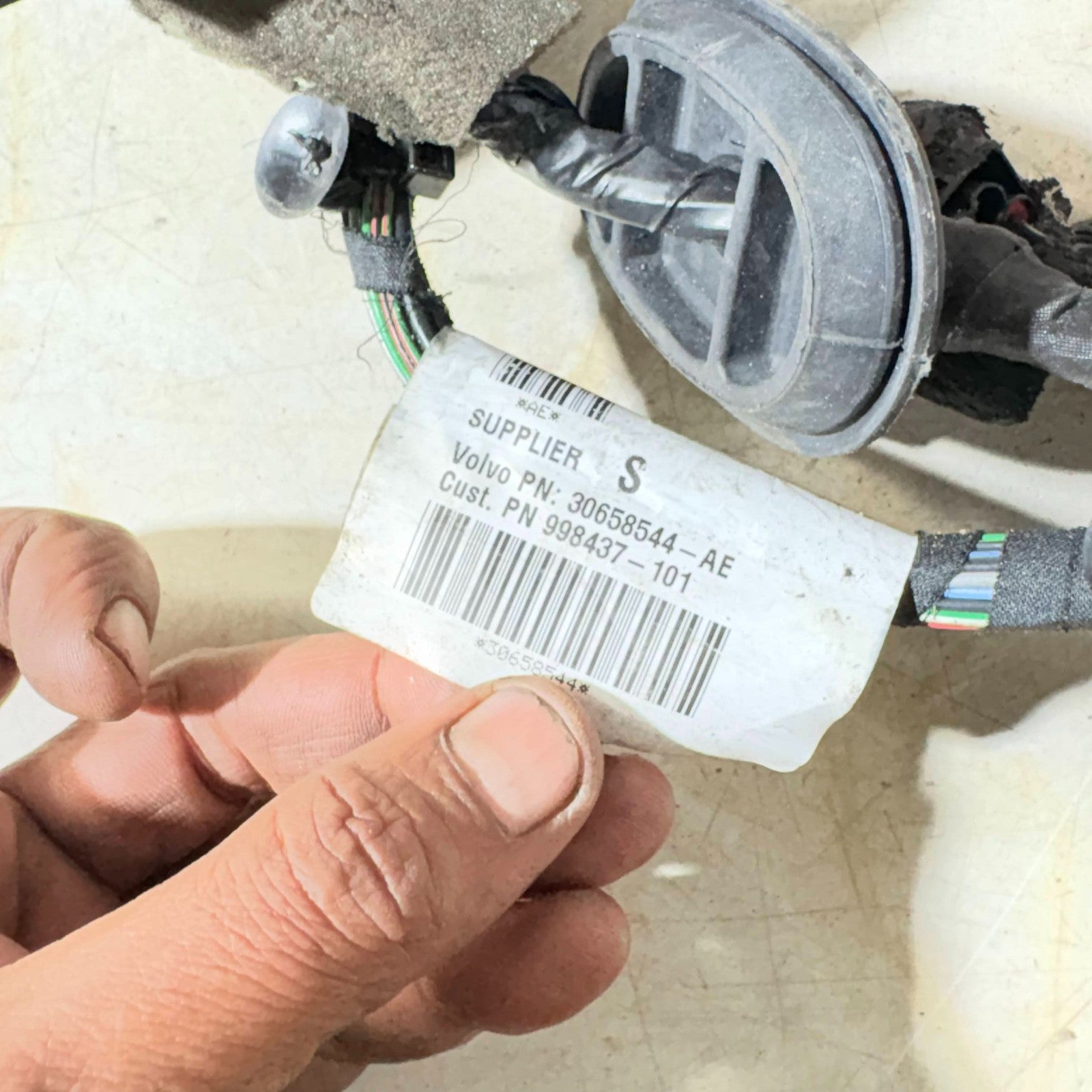 2008 Volvo Front Left NSF Door Wiring Harness Loom 30728406