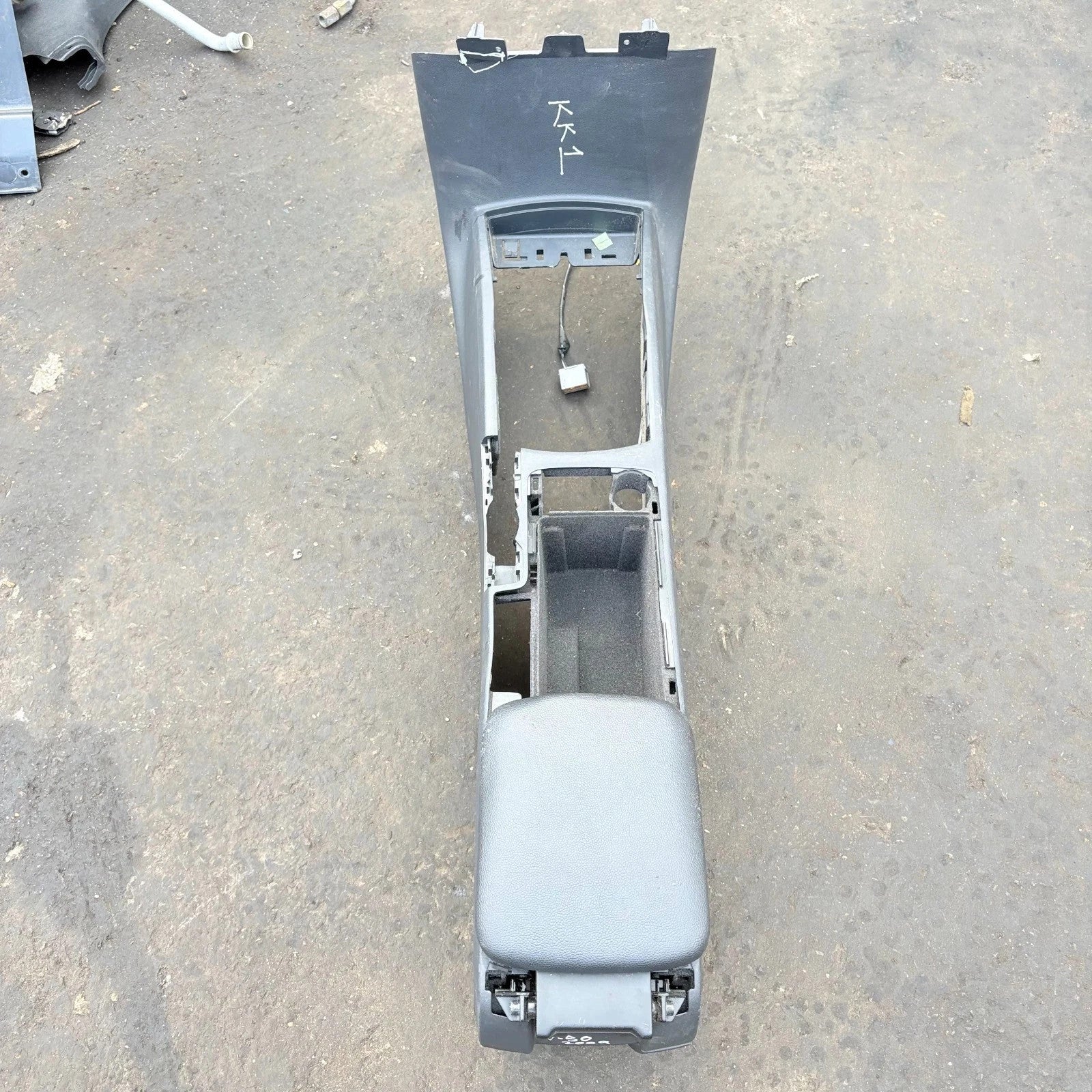 VOLVO V50 2009 HATCHBACK ARMREST WITH CENTRE CONSOLE 30755374