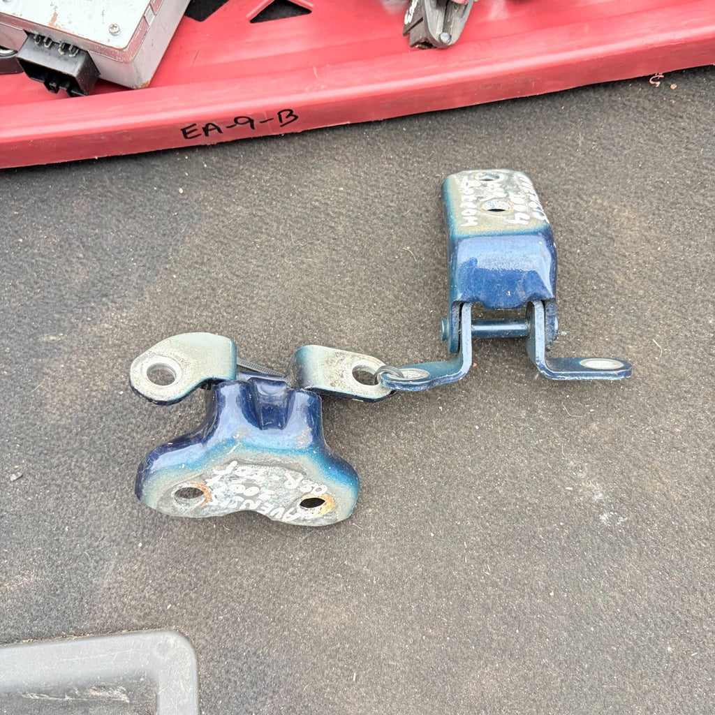 Toyota Avensis Rear Driver Side Door Hinges Top Bottom 2003-2008