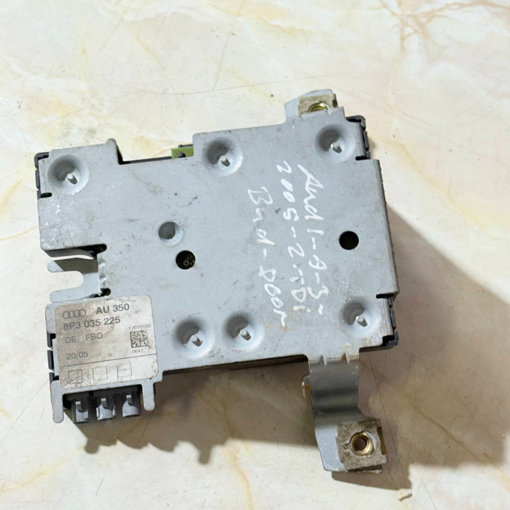 Audi A3 8P 3DR 2004-2007 Radio Aerial Antenna Amplifier Signal Booster 8P3035225