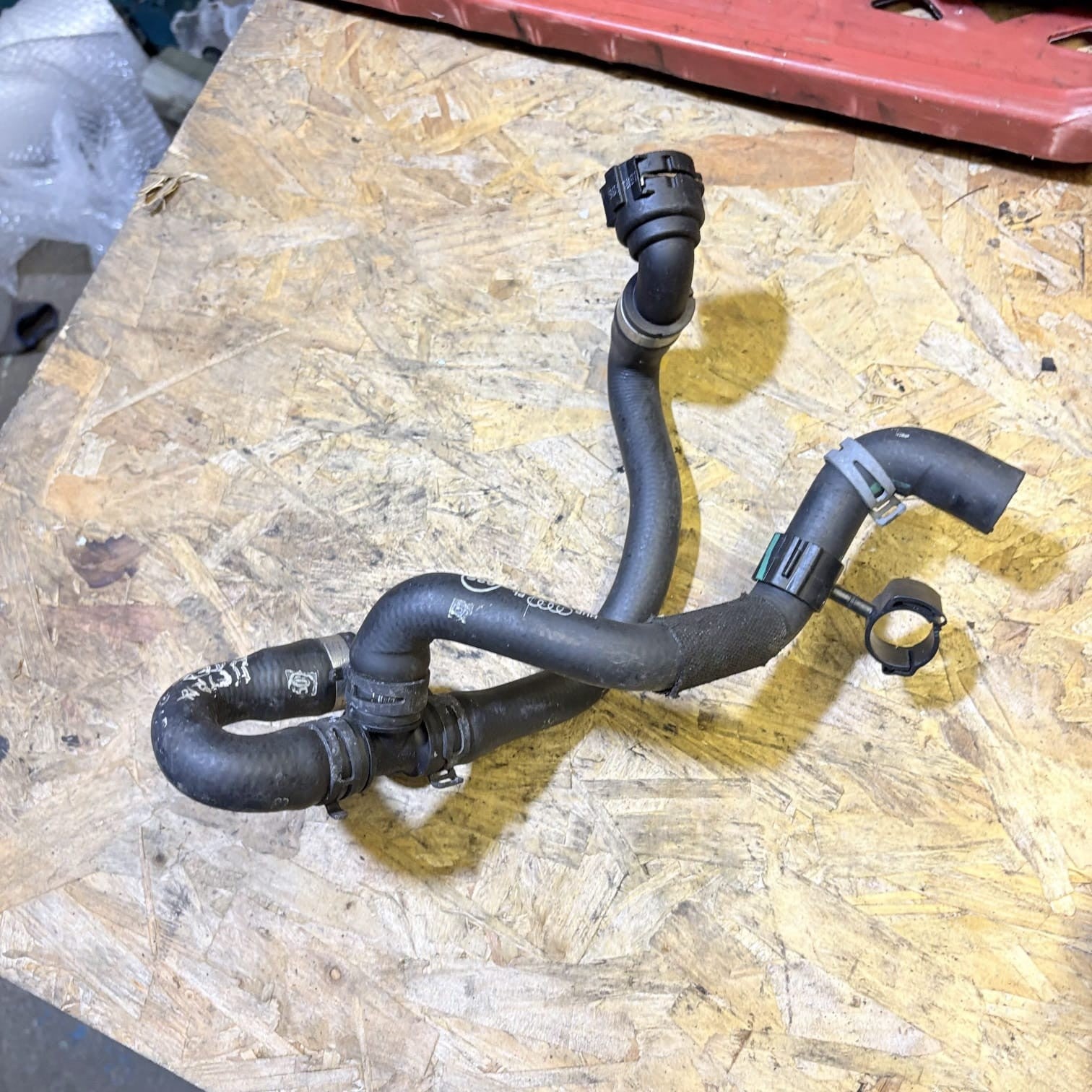 Audi A4 2.0 TDI CJCD-Heater Matrix Coolant Pipes-8K0819334AB