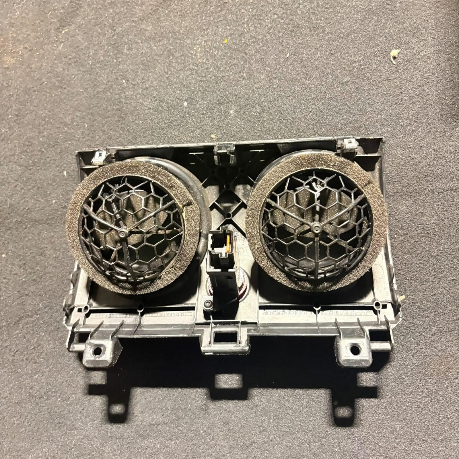 MITSUBISHI COLT 5 DOORS  PETROL1.3 CENTRE AIR VENTS HAZARD SWITCH 8002A583ZZ