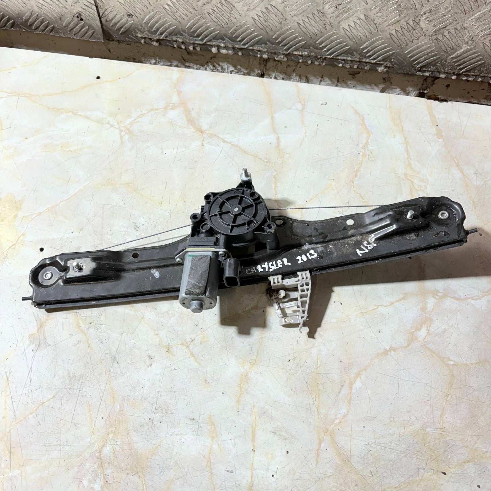 CHRYSLER 2013 5 DOOR WINDOW REGULATOR & MOTOR FRONT LEFT SIDE