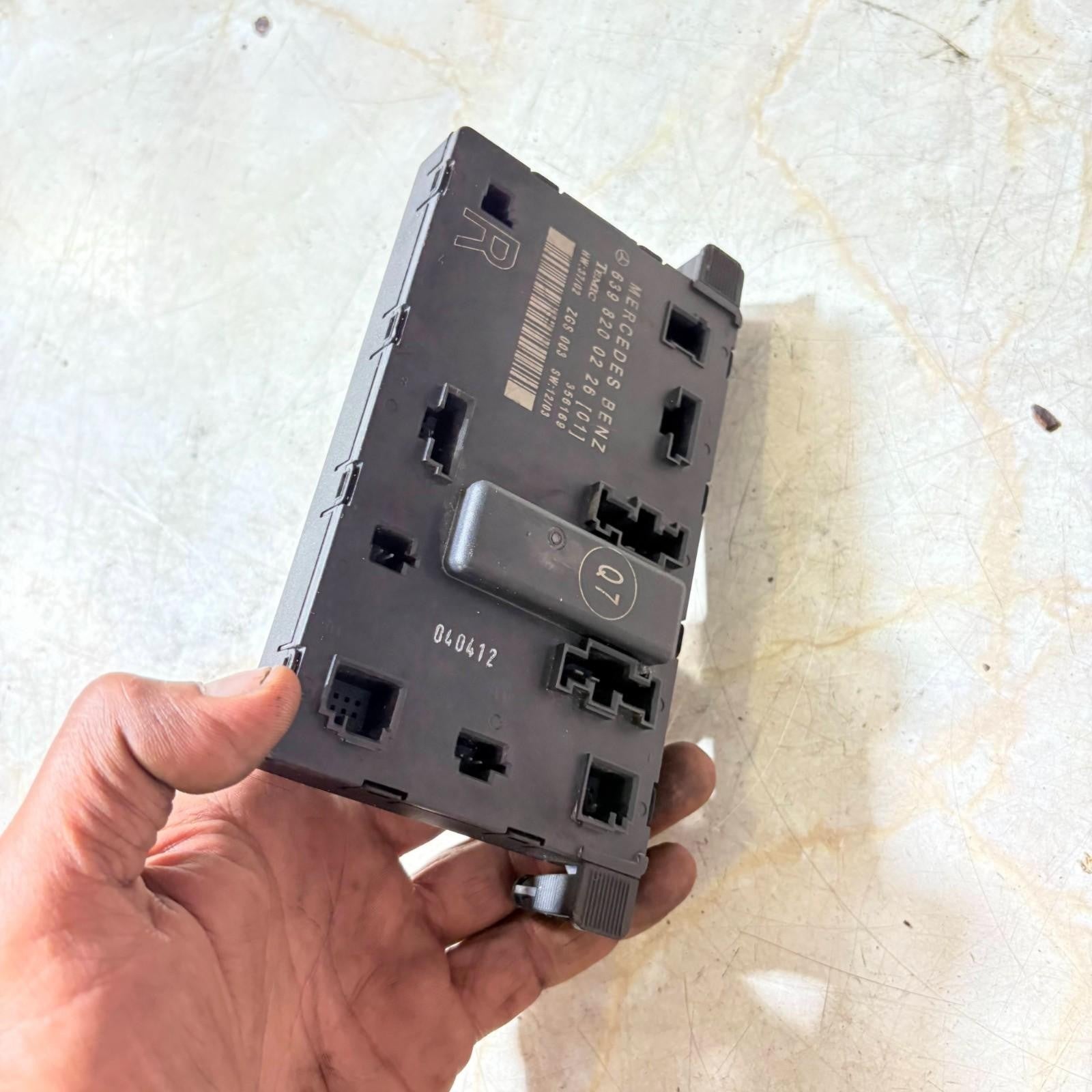 1996-2005 MERCEDES VITO O/S/F DOOR CONTROL MODULE 639 820 02 26