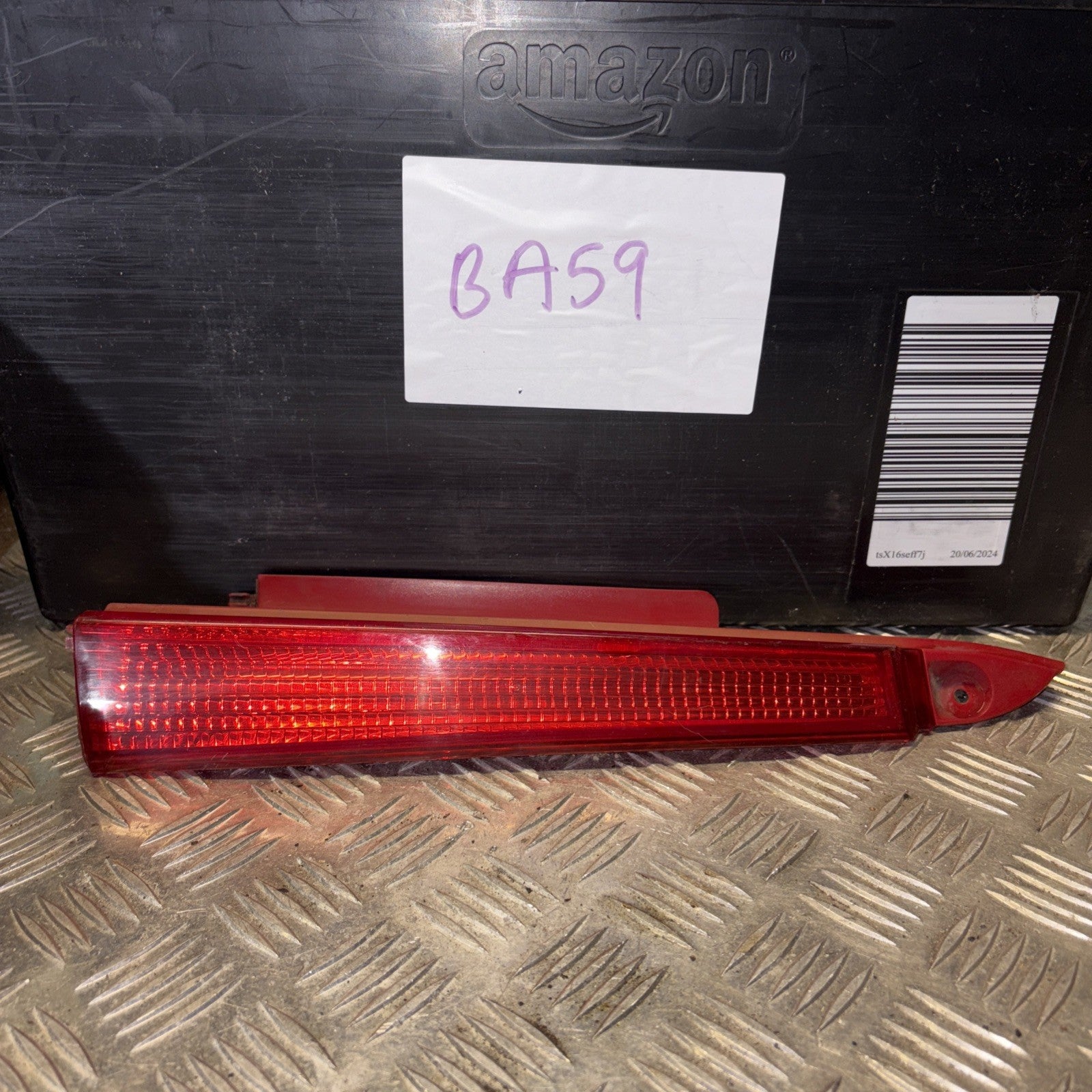 CITROEN C4 HATCHBACK OS REAR UPPER LIGHT REFLECTOR 9655863780 2004-2007 SK57