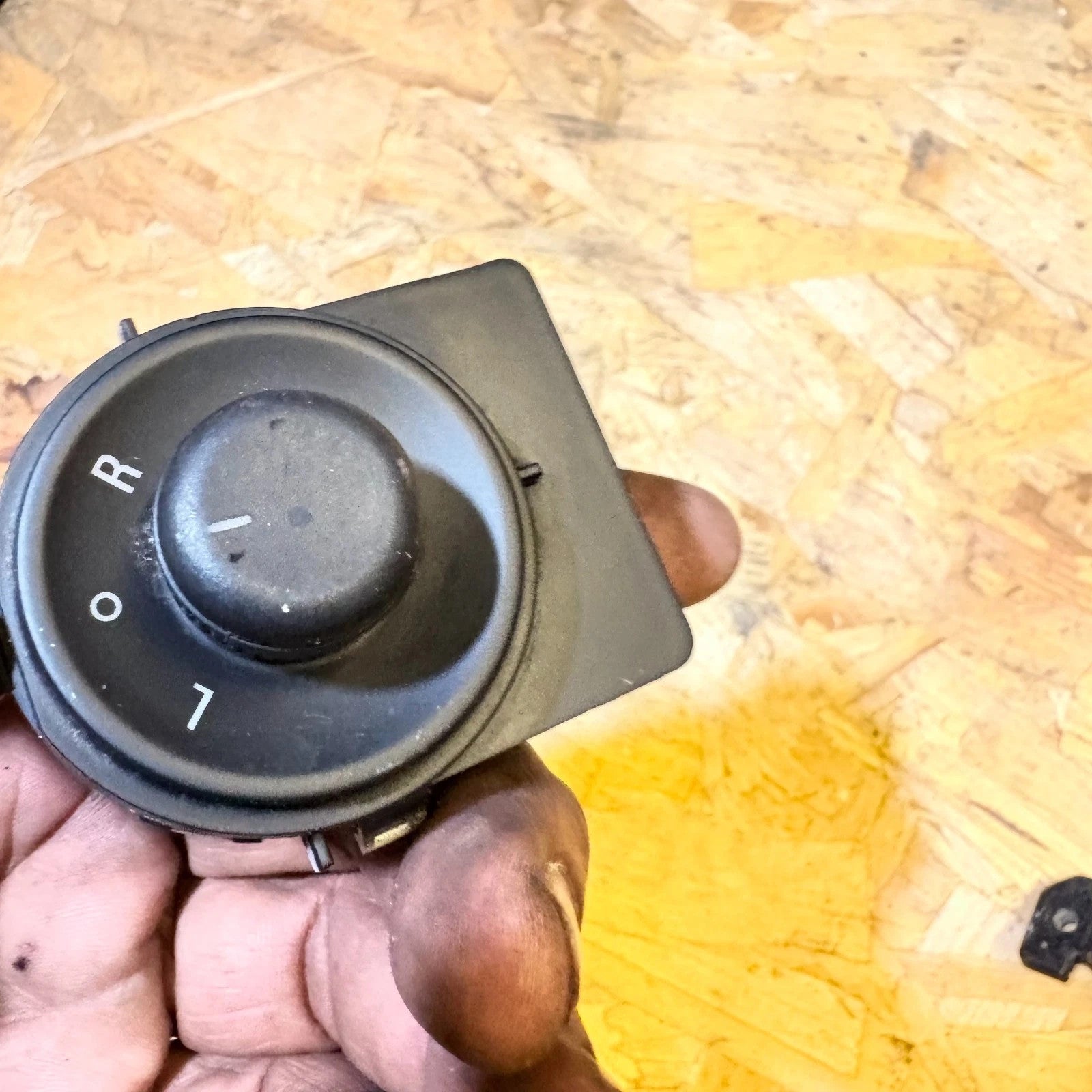 VAUXHALL ASTRA 2014 WING MIRROR REGULATOR CONTROL SWITCH 13271827