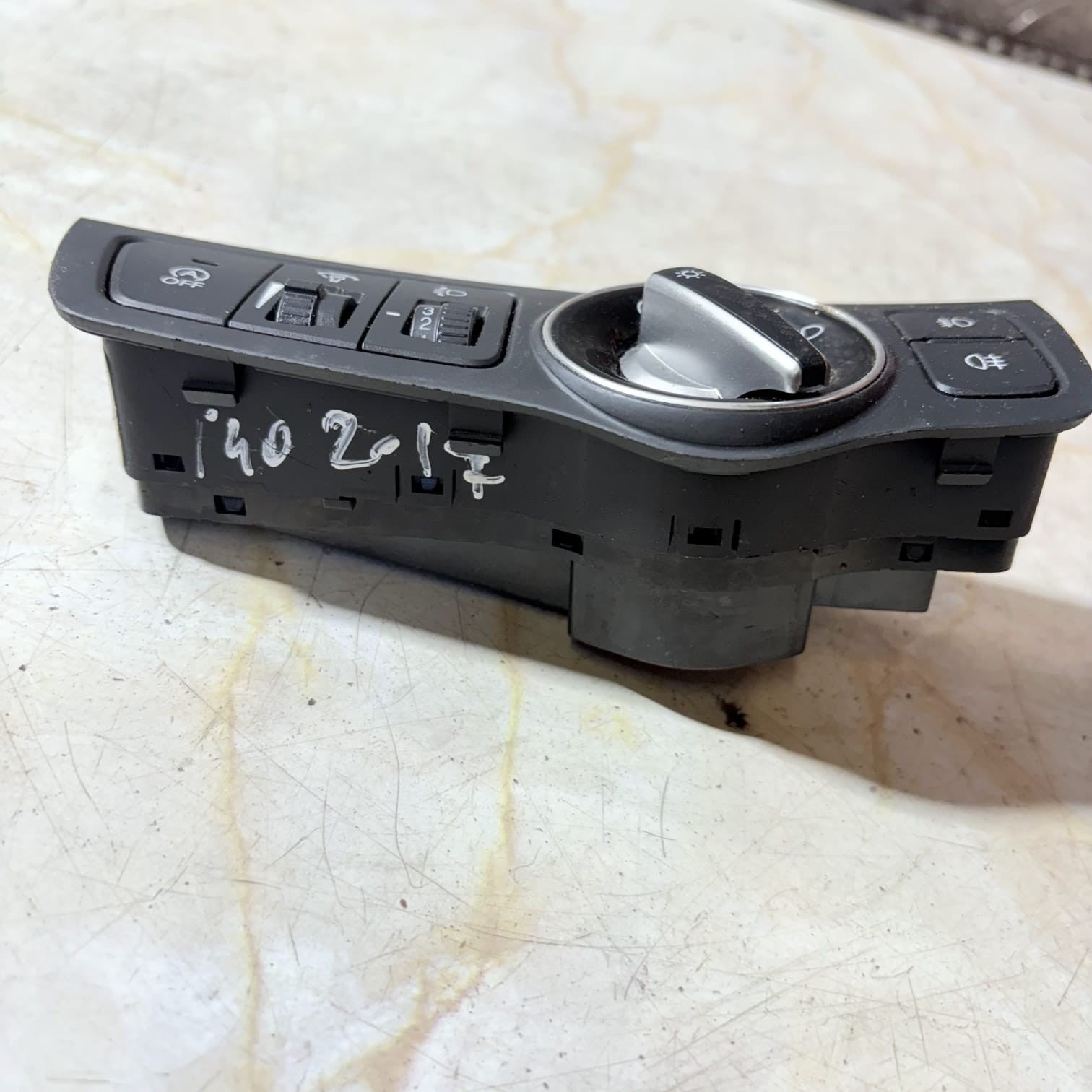 HYUNDAI I40 HEADLIGHT CONTROL SWITCH 2017 TO 2015 933003Z970