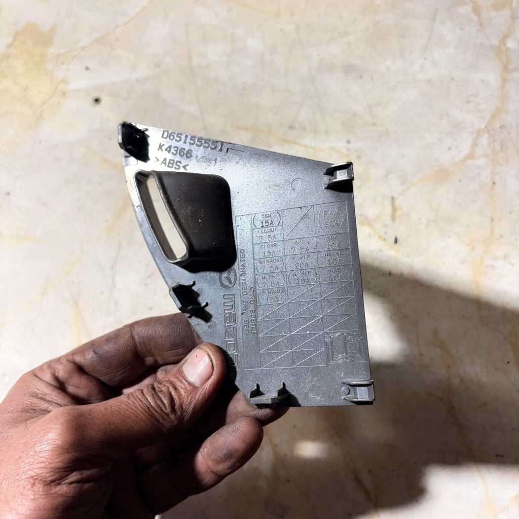 Mazda 2 DE 1.4CD 50kW Diesel Interior Fuse box cover D65155551