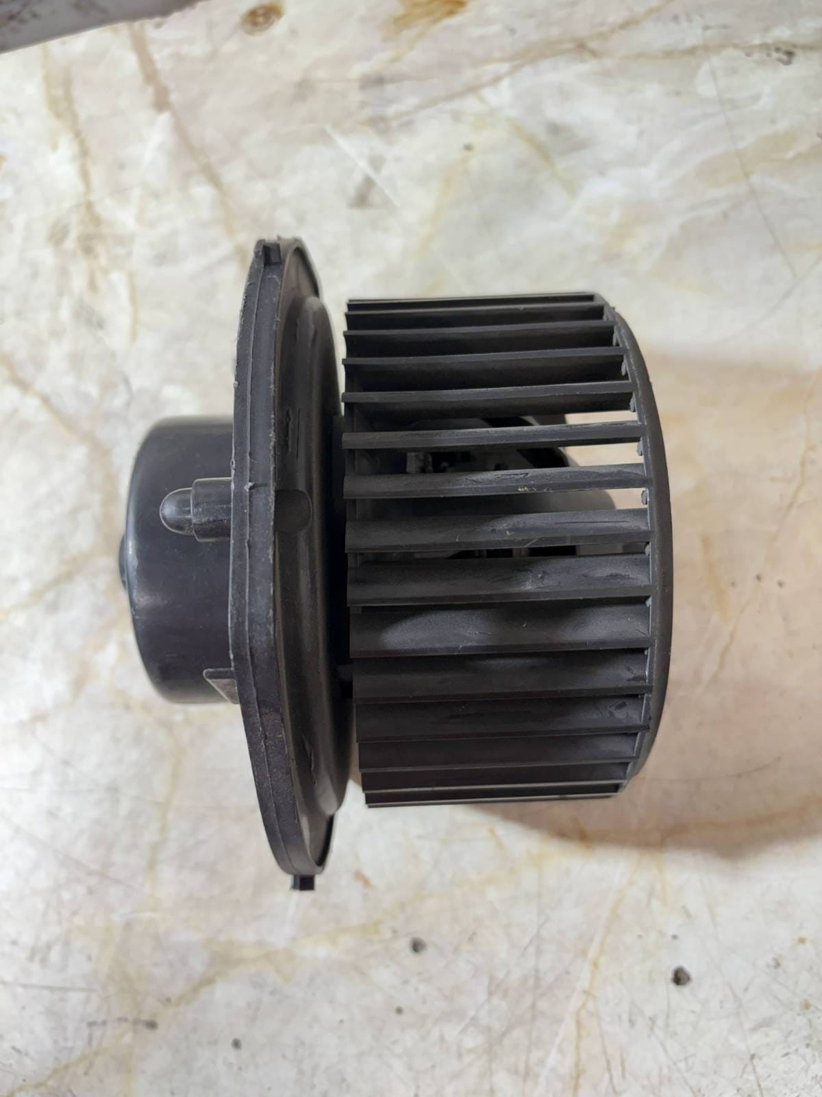 IVECO DAILY III BOX/ESTATE (11.97-10.09) HEATER FAN 570630200 Black