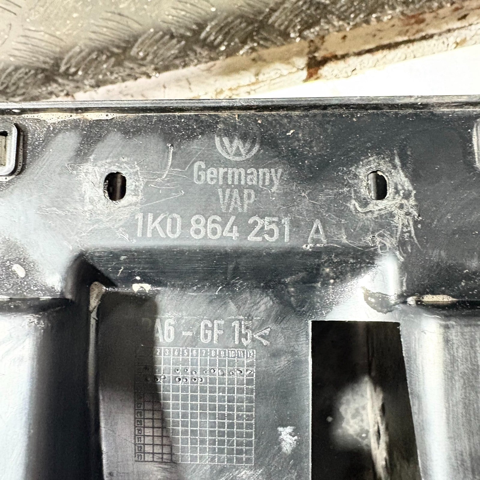 VW Golf TDI MK5 2004-2009 Centre Adjustable Armrest Console Frame 1K0864251A