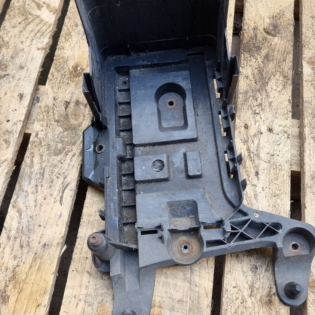 VW Jetta Mk5 1K2 2006-2010 Battery Tray Box Holder Mount 1K0 915 333 C
