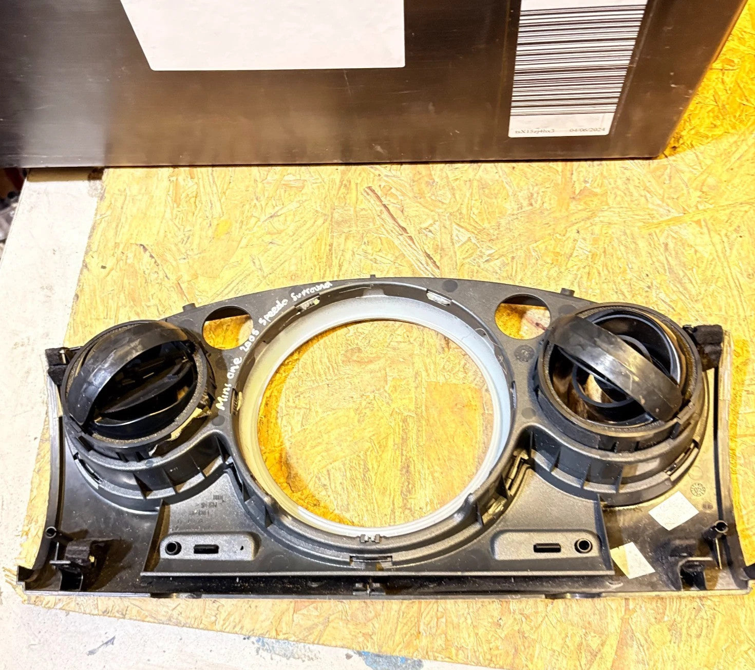 MINI One Cooper R50 R53 2001-2006 Centre Speedometer Surround Trim Panel Vents