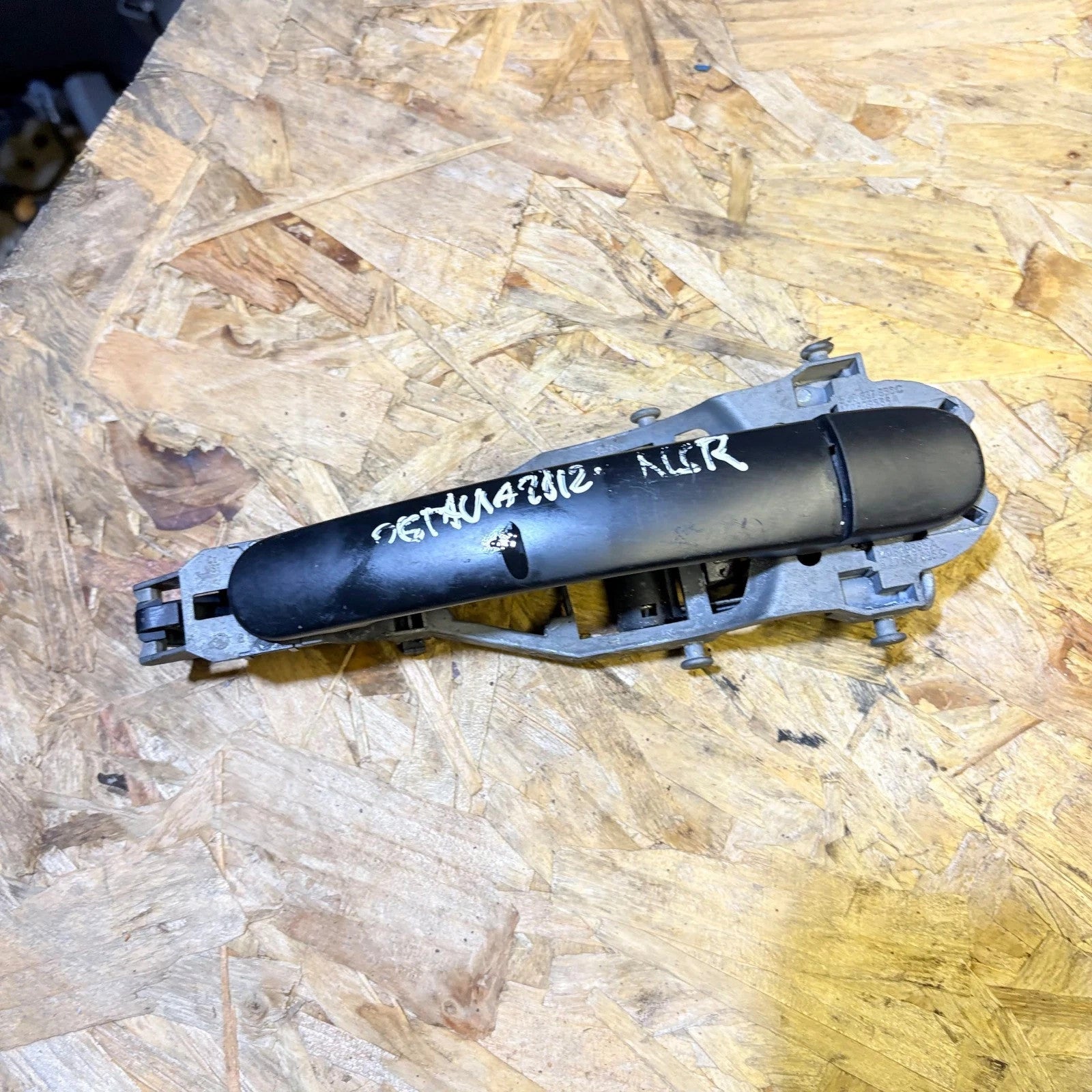 2008-2013 SKODA OCTAVIA REAR LEFT SIDE OUTER DOOR HANDLE