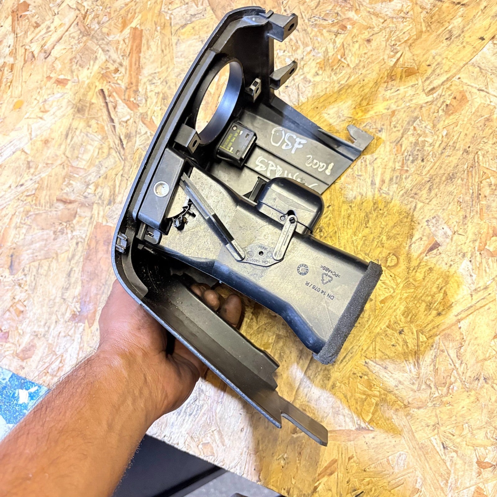 Mercedes-Benz Sprinter W906 2008 dashboard air vent driver right side DN14078R