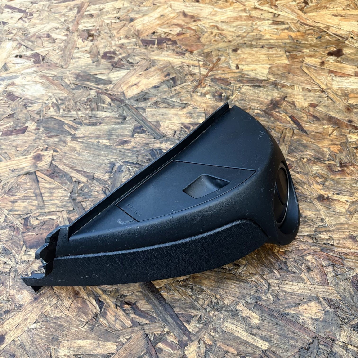 MAZDA 2 DE 2013 3DR PASSENGER SIDE DASH AIR VENT PLASTIC TRIM D65164281