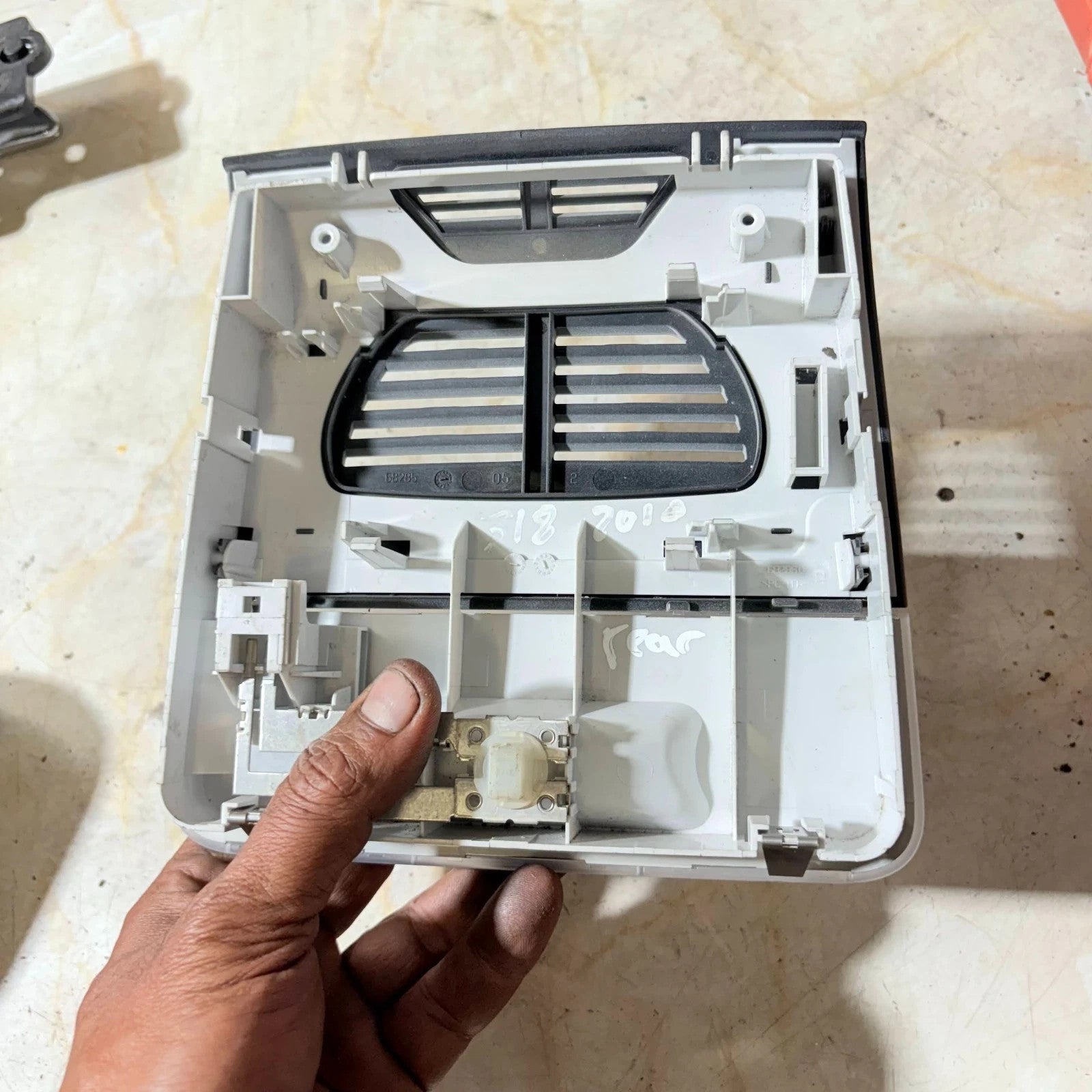 2010 BMW 318 REAR INTERIOR ROOF READING LIGHT